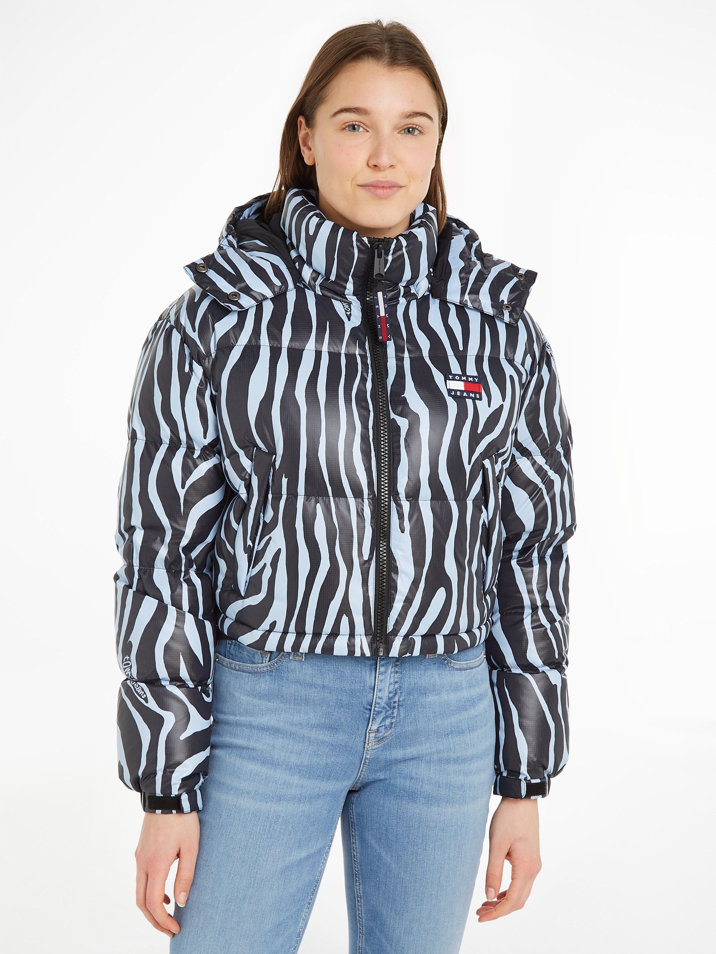 Tommy Jeans Daunenjacke TJW CRP ZEBRA ALASKA PUFFER mit Zebra Streifen