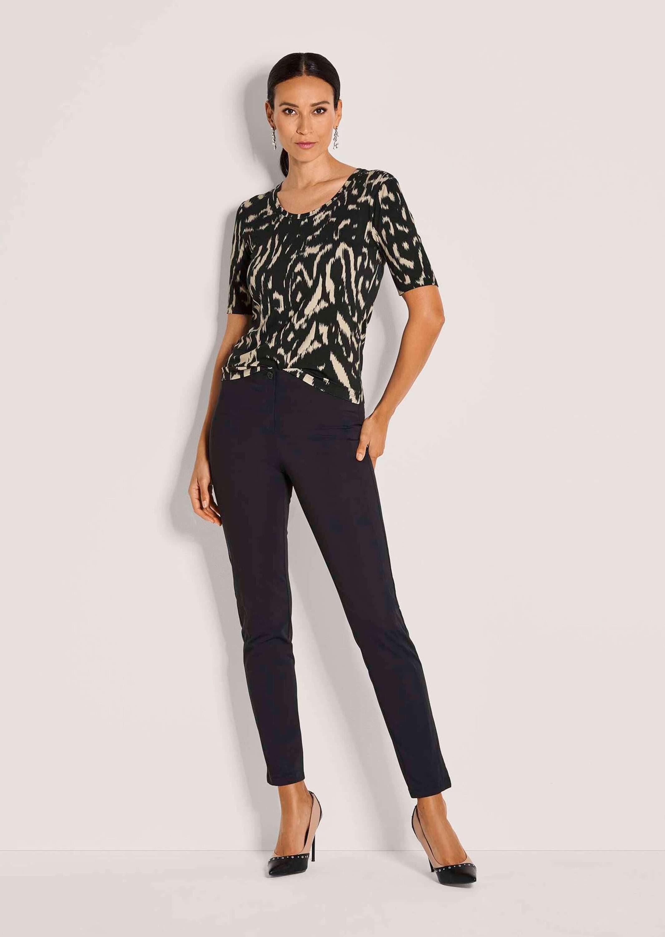 MADELEINE Kurzarmshirt Elegantes Viskose-Shirt mit Print Grafisches Muster, Rundhals, halblange Ärmel