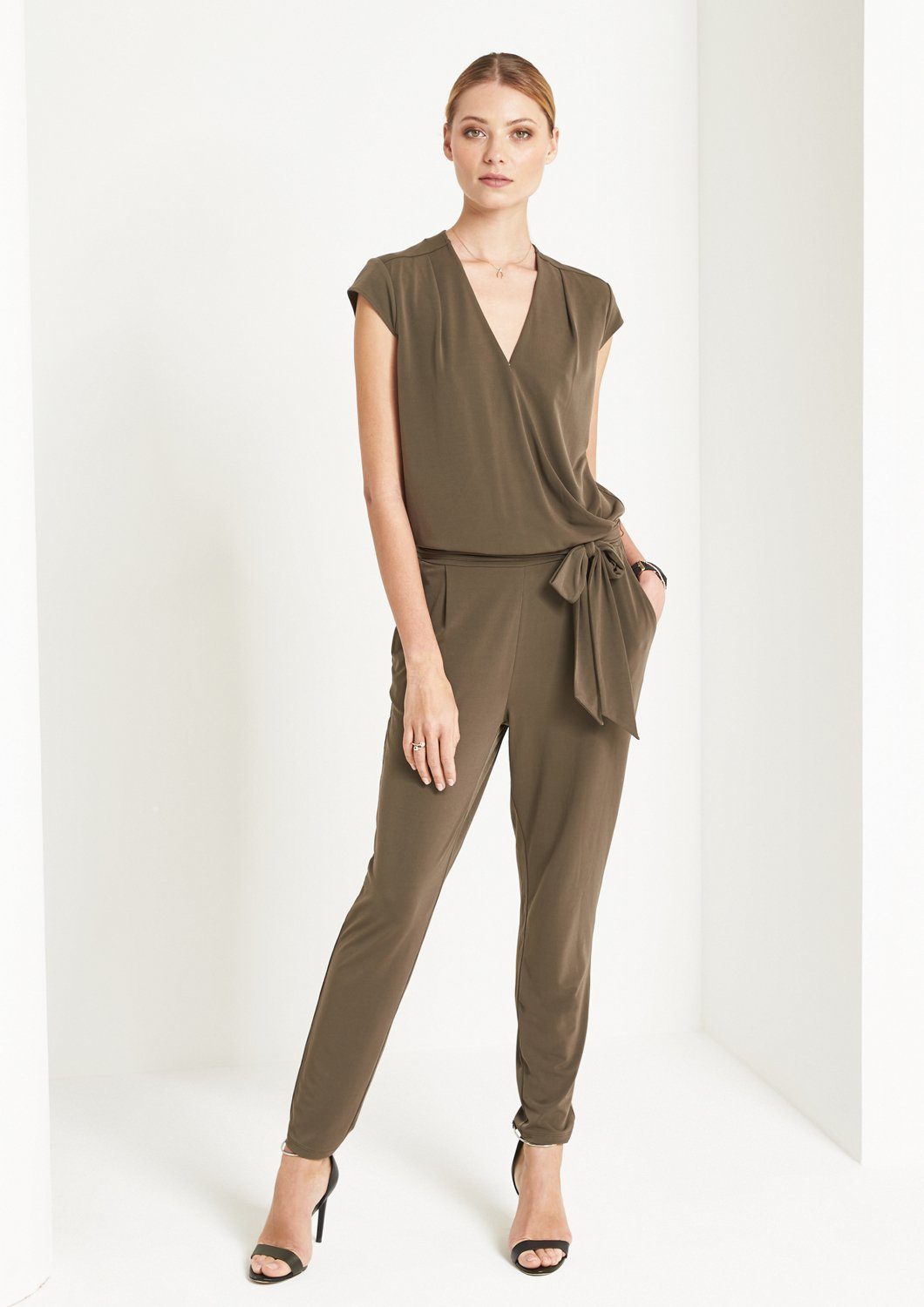 COMMA Jumpsuit mit raffinierten Details kaufen OTTO