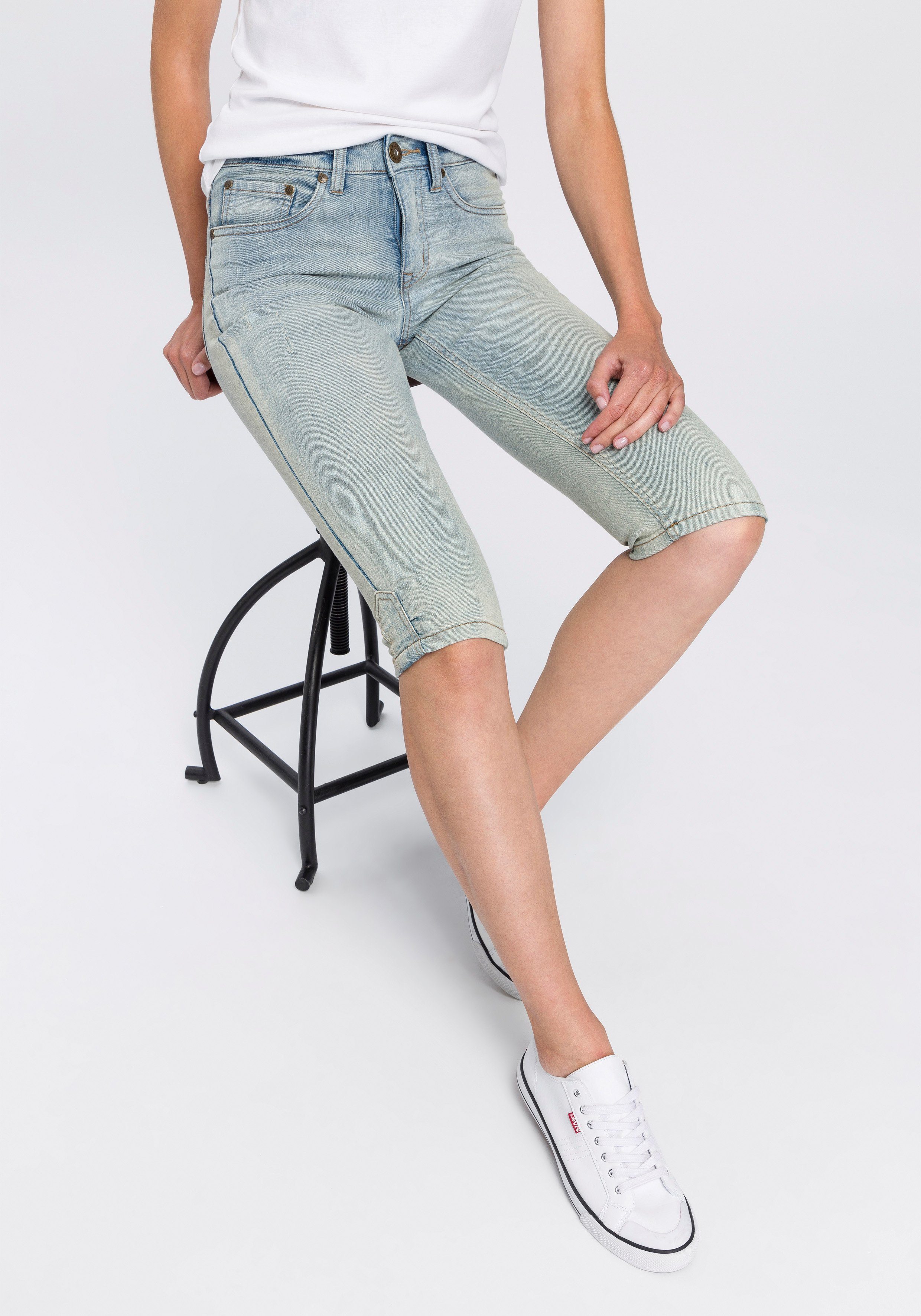 Arizona Caprijeans schmale Passform, mit Destroyed-Effekten, günstig online kaufen