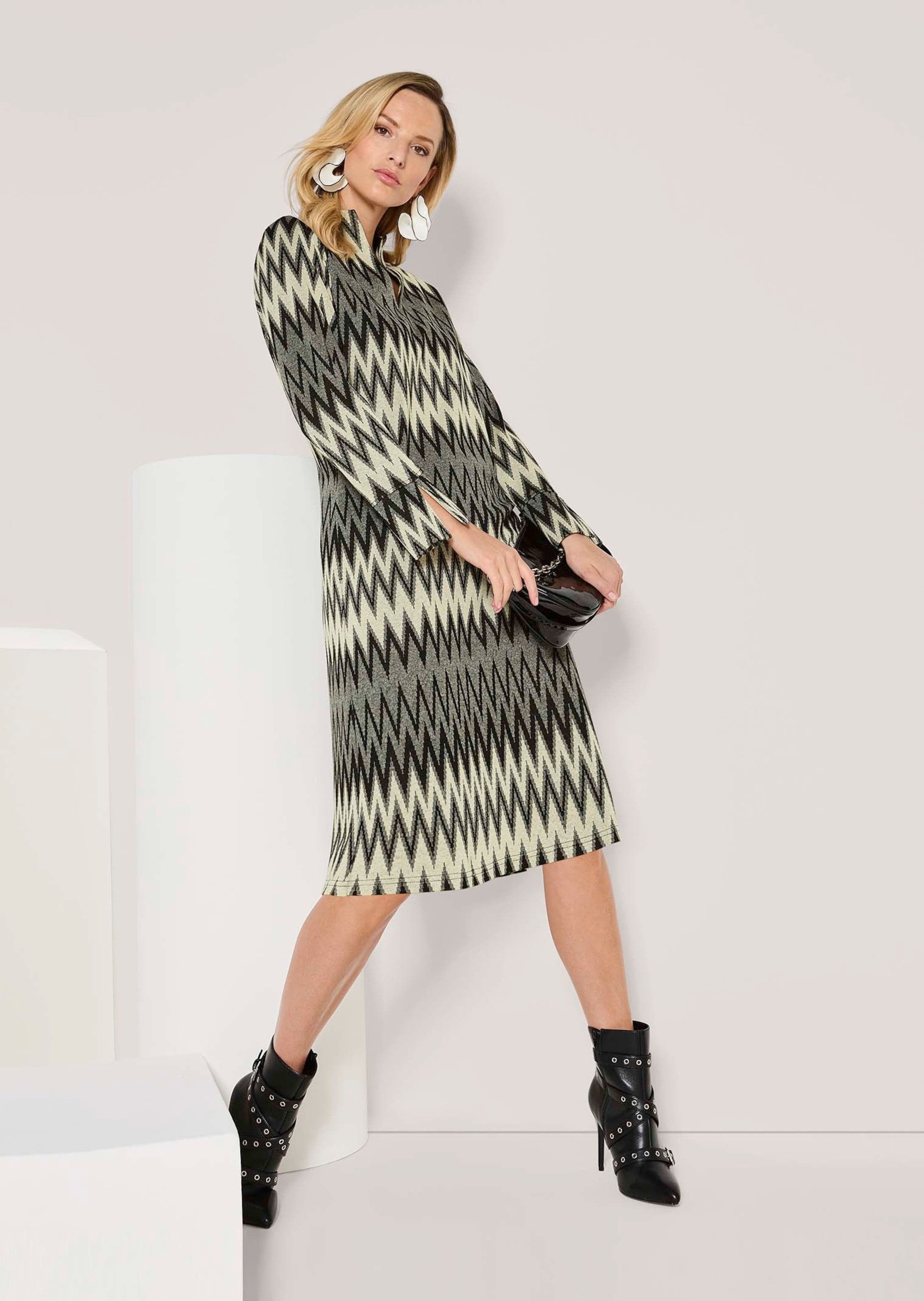 MADELEINE Midikleid Elegantes Kleid mit Zick-Zack-Muster Kelchkragen mit tiefem V-Ausschnitt und langen Ärmeln