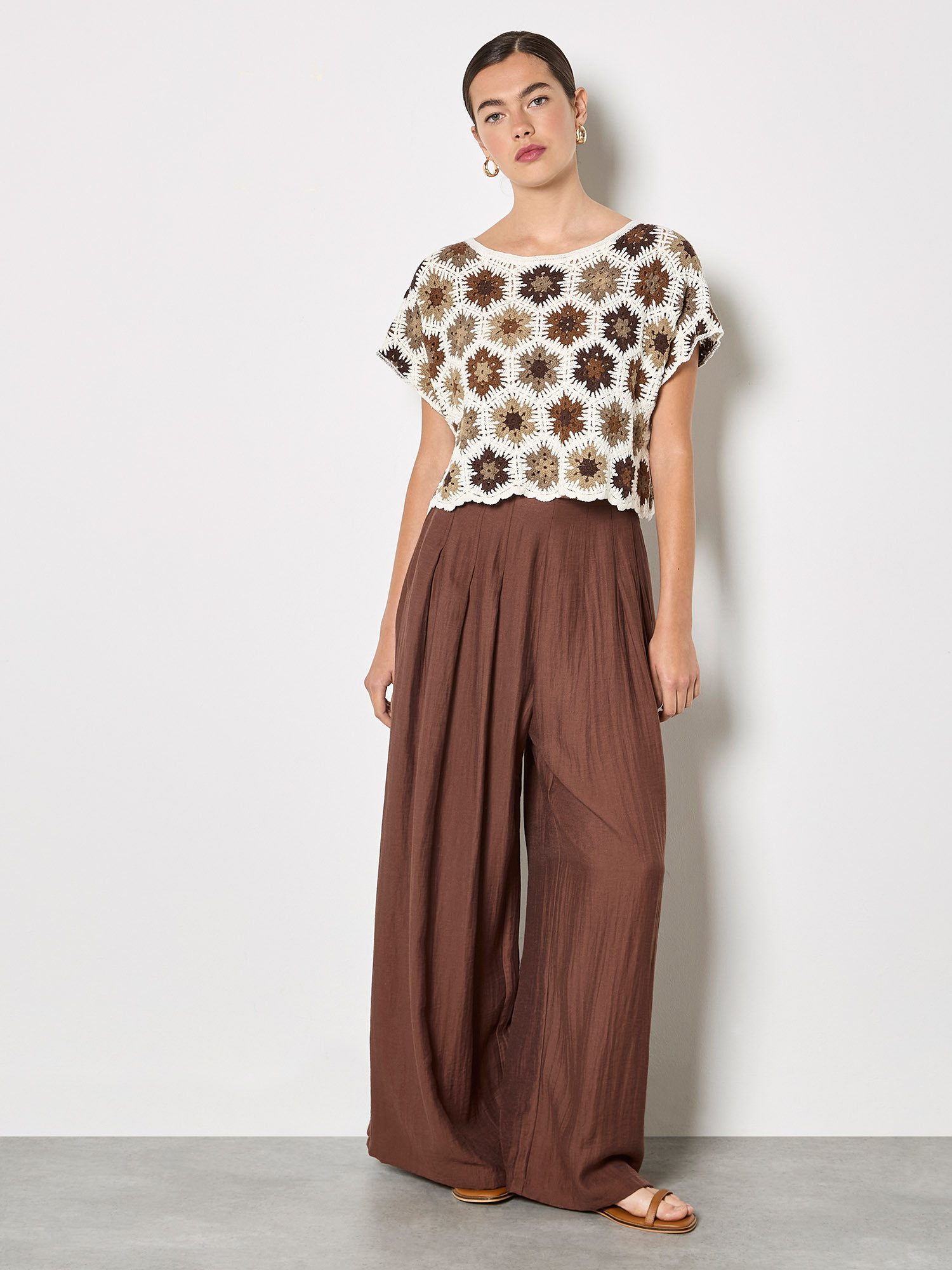 Apricot T-Shirt Hexagon Flowers Crochet Top mit Häkeldetails