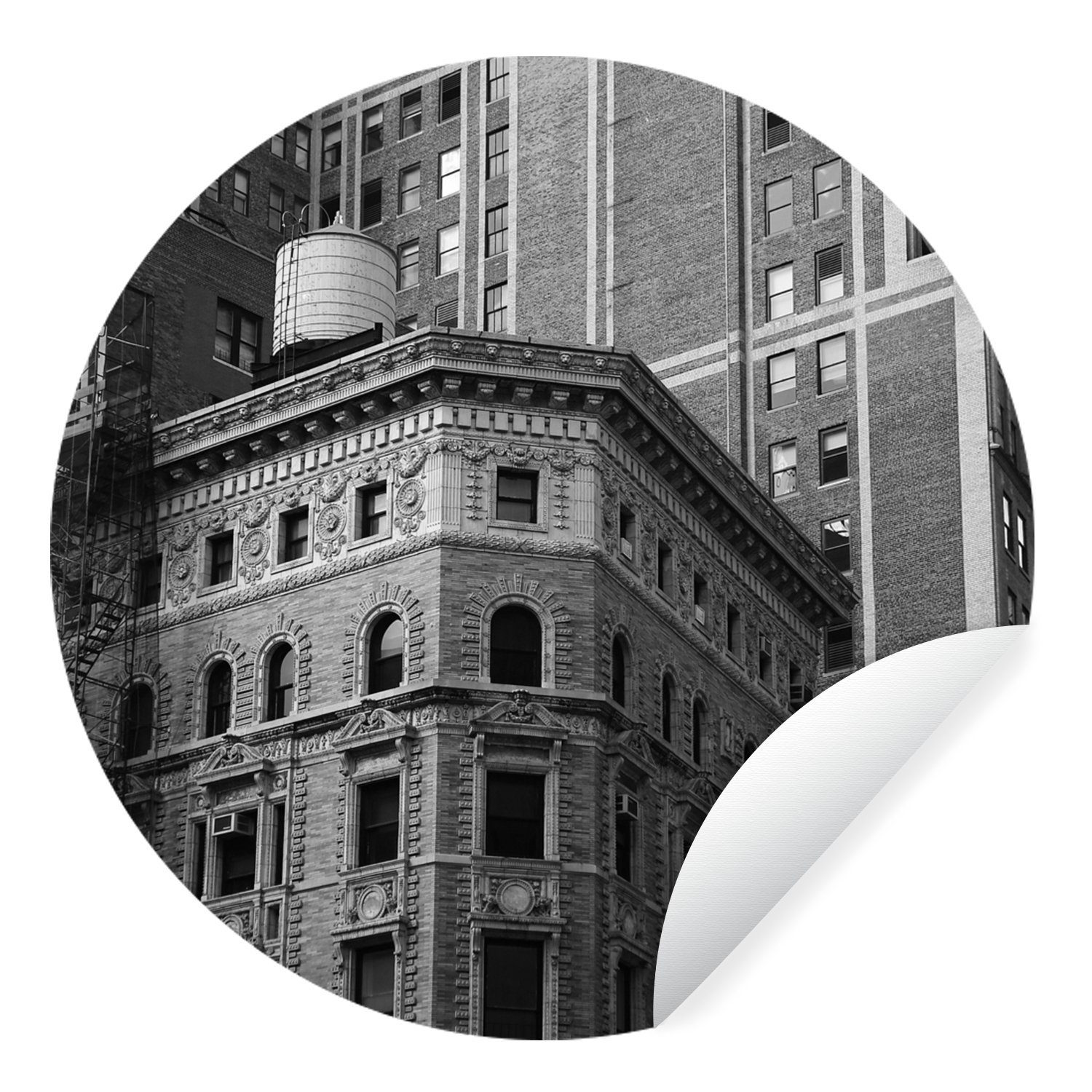MuchoWow Wandsticker Sich überschneidende Gebäude am Broadway in Schwarz-Weiß (1 St), Tapetenkreis für Kinderzimmer, Tapetenaufkleber, Rund, Wohnzimmer