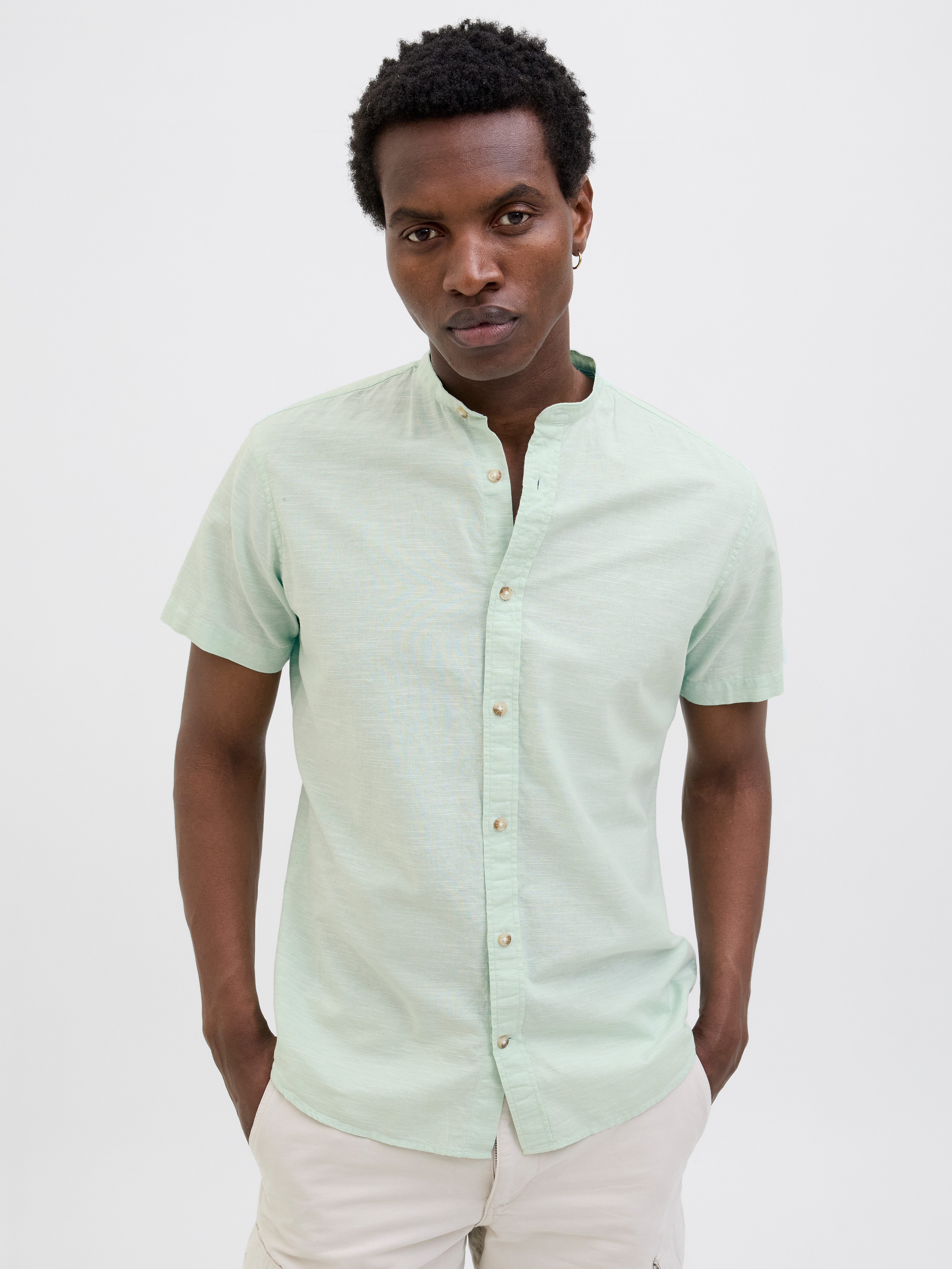 Jack & Jones Kurzarmhemd JJESUMMER BAND SHIRT SS SN mit Bandkragen günstig online kaufen