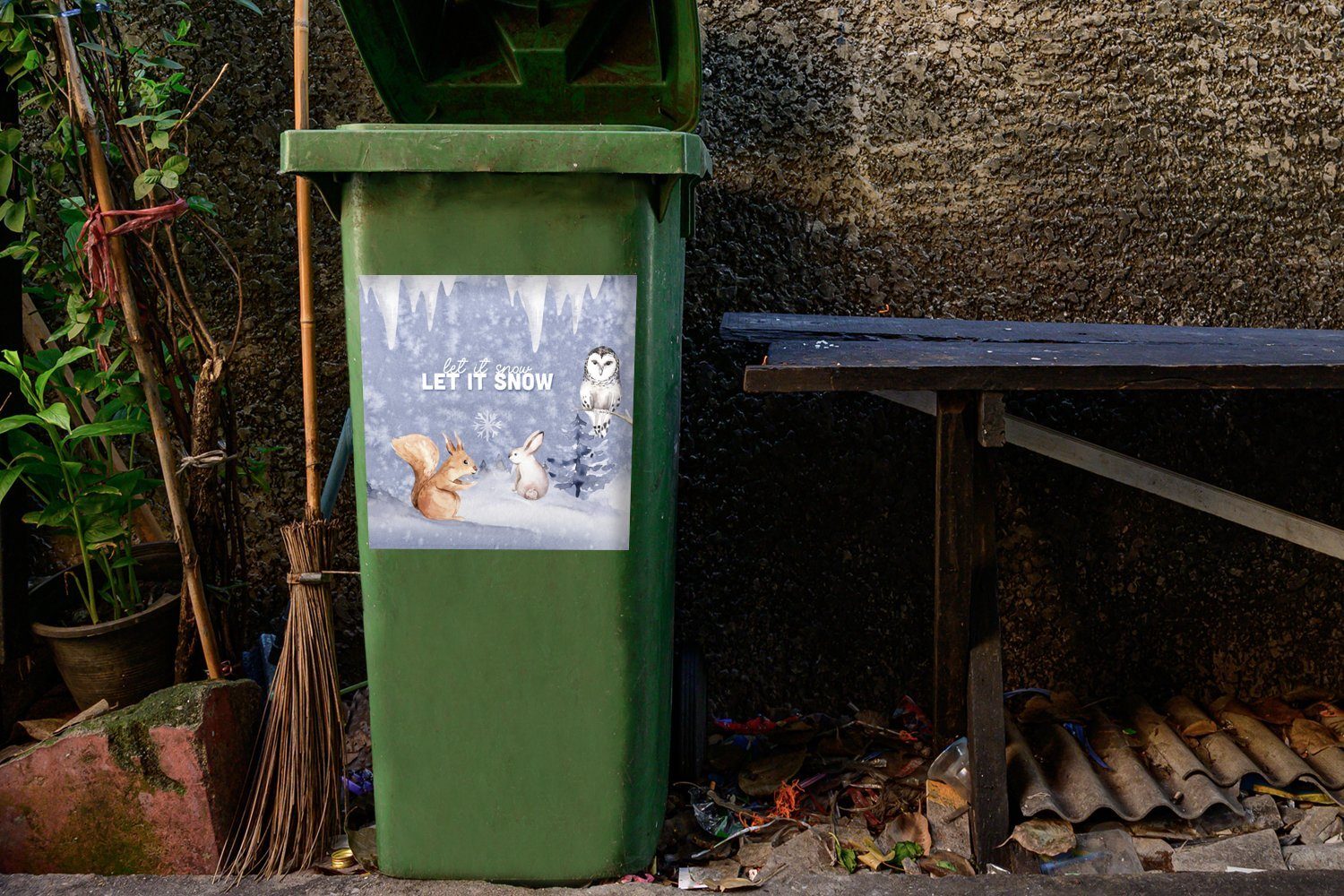 Wandsticker - - Container, Abfalbehälter Sticker, (1 Eichhörnchen Hase MuchoWow - St), Mülleimer-aufkleber, Eule Winter Mülltonne,