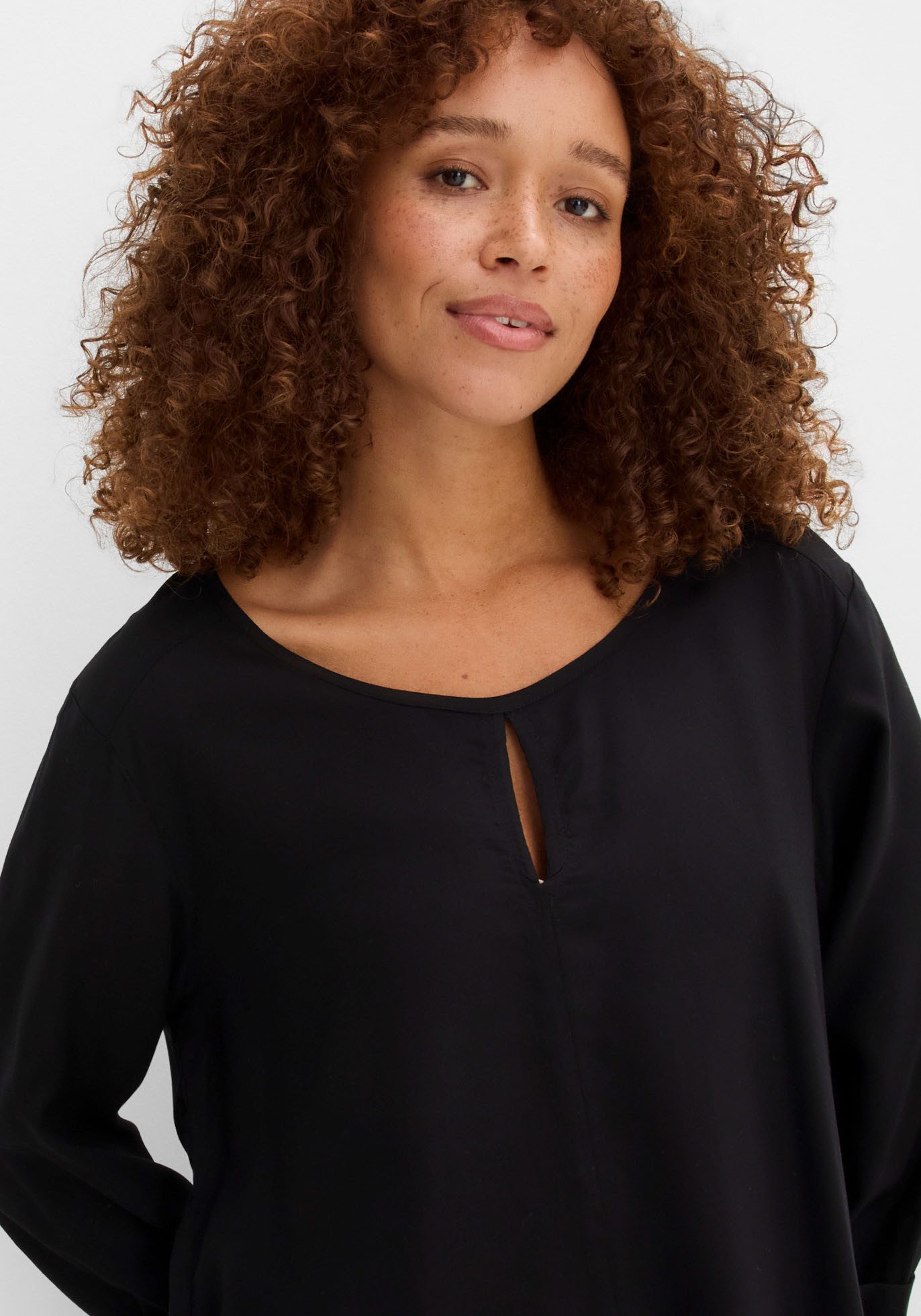bonprix Shirtbluse Oversize-Passform, mit Zipfelsaum, mit Ausschnittdetail, 3/4-Ärmel