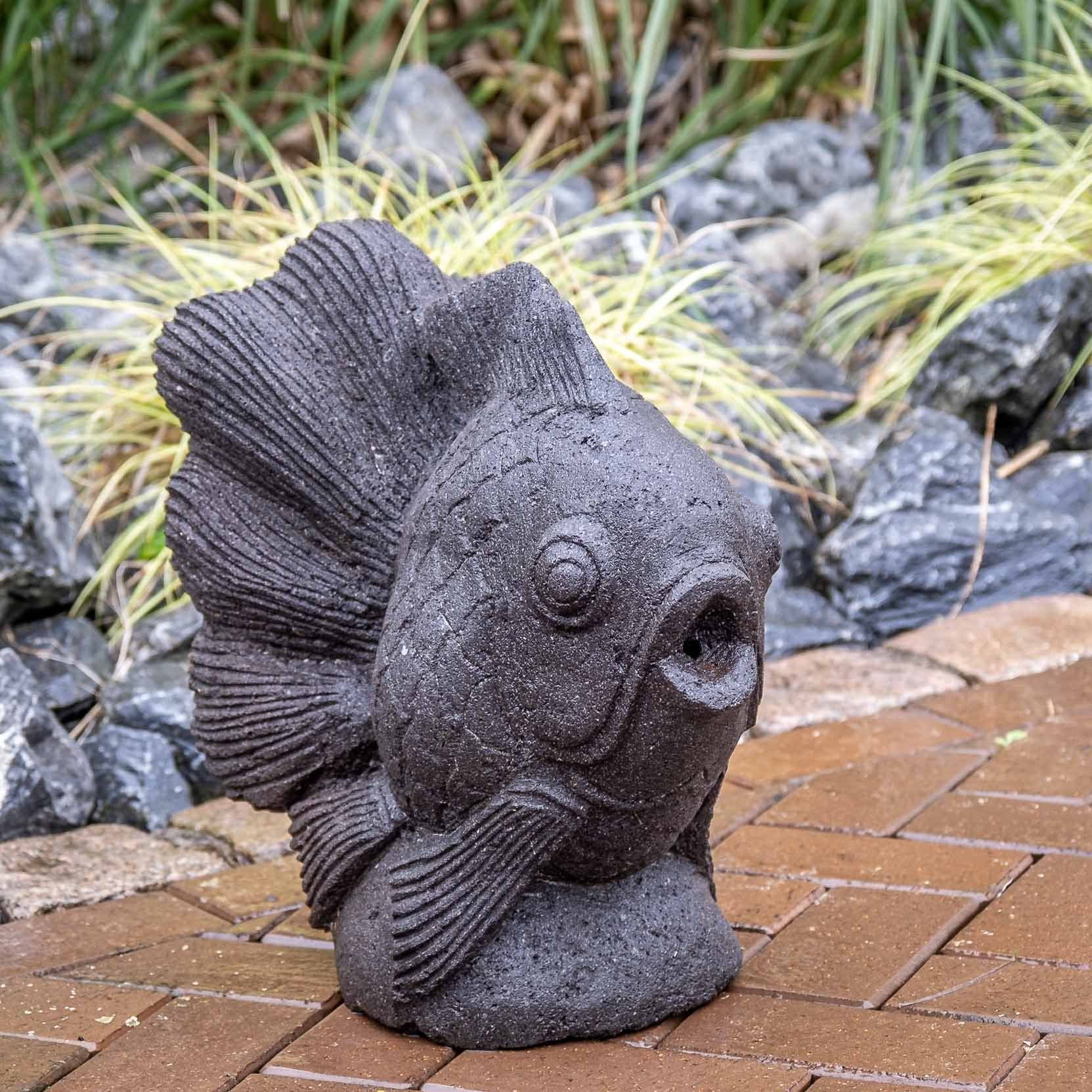 IDYL Gartenfigur IDYL Lavastein– und Lavastein Fisch, Figur witterungsbeständig robust ein – Frost, – Naturprodukt UV-Strahlung. Regen gegen sehr