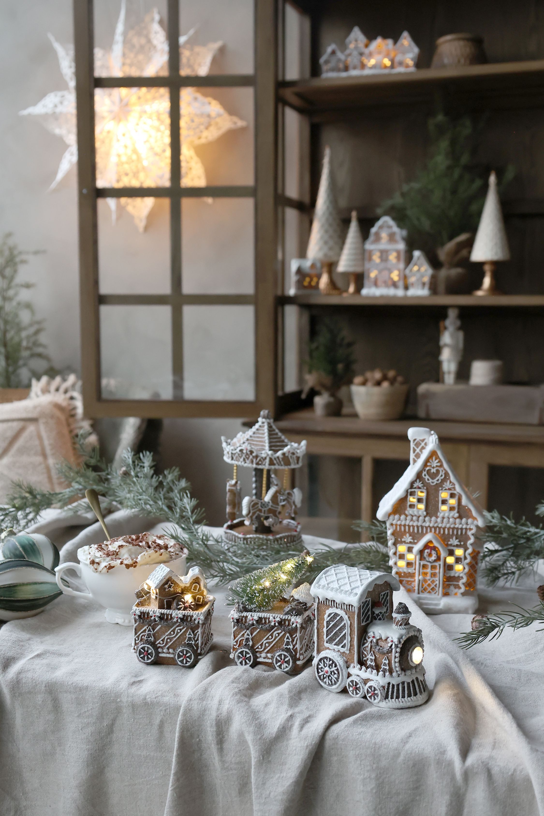Chic Antique Kerzenhalter Chic Antique Noël Lebkuchenhaus mit LED H 21cm 52084520 – Bild 4 von 4