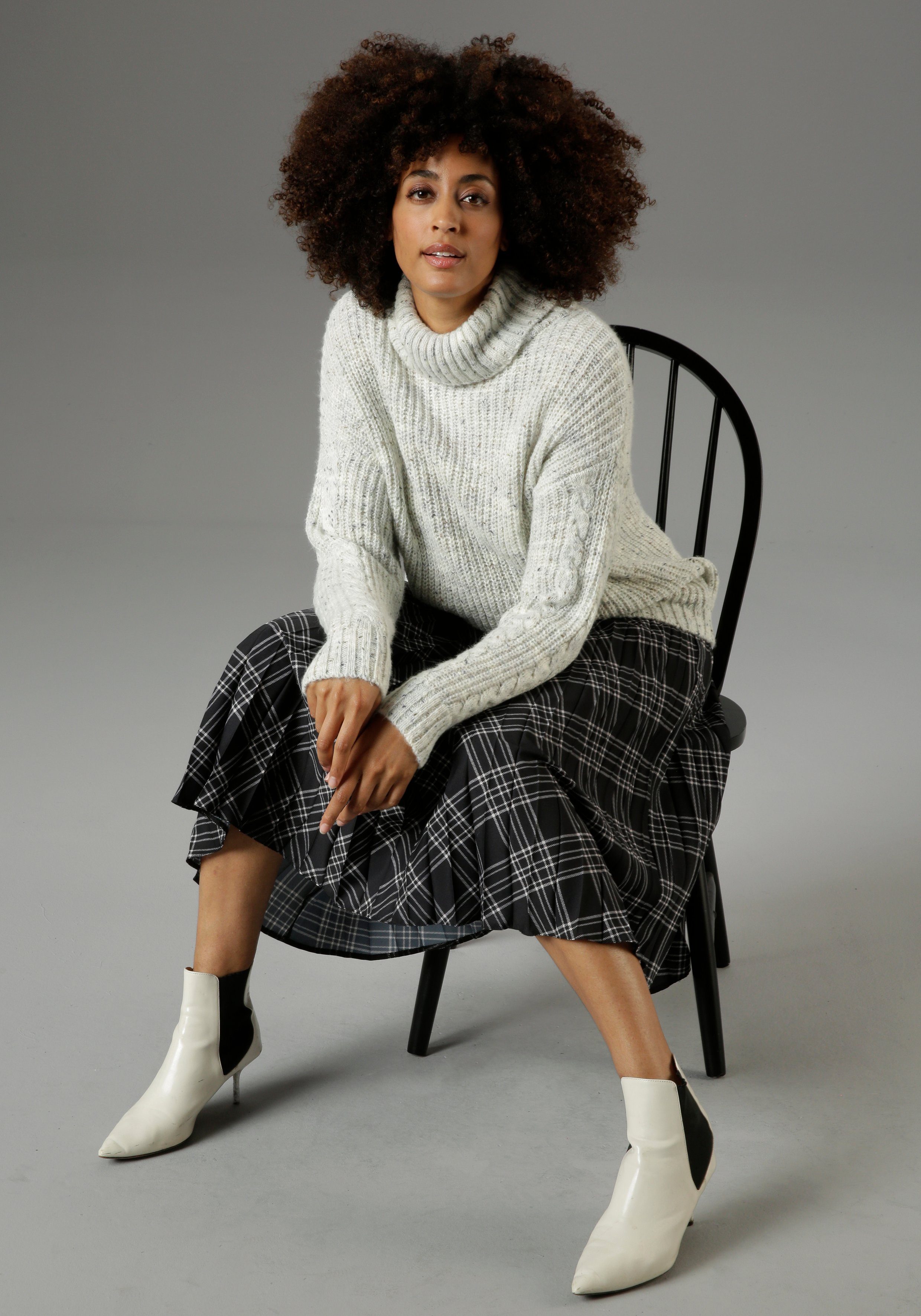 Aniston CASUAL Rollkragenpullover aus trendigem Melange-Garn