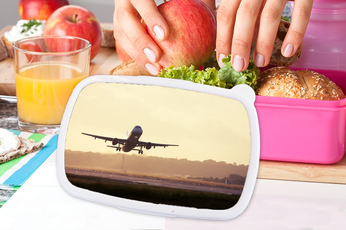 MuchoWow Lunchbox Ein Flugzeug, das Erwachsene, (2-tlg), Kunststoff gerade Brotbox Kinder, Kunststoff, rosa Mädchen, Brotdose Snackbox, für abhebt