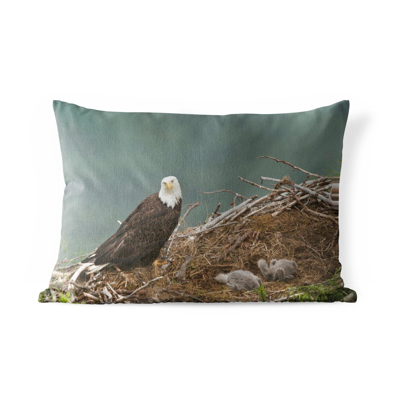 MuchoWow Dekokissen Ein Weißkopfseeadler mit einem Kükenpaar im Nest, Outdoor-Dekorationskissen, Polyester, Dekokissenbezug, Kissenhülle