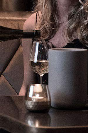 Buddy's Wein- und Sektkühler Buddy´s Bar, Beton, möbelschonende Unterseite, geeignet für 0,7 L - 1,5 L Flaschen