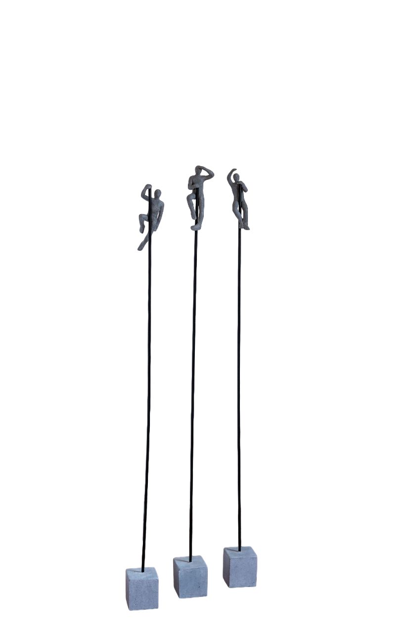 Dekofigur IDYL Moderne Skulptur Sandstein SET "Looking Waving Hanging Man"