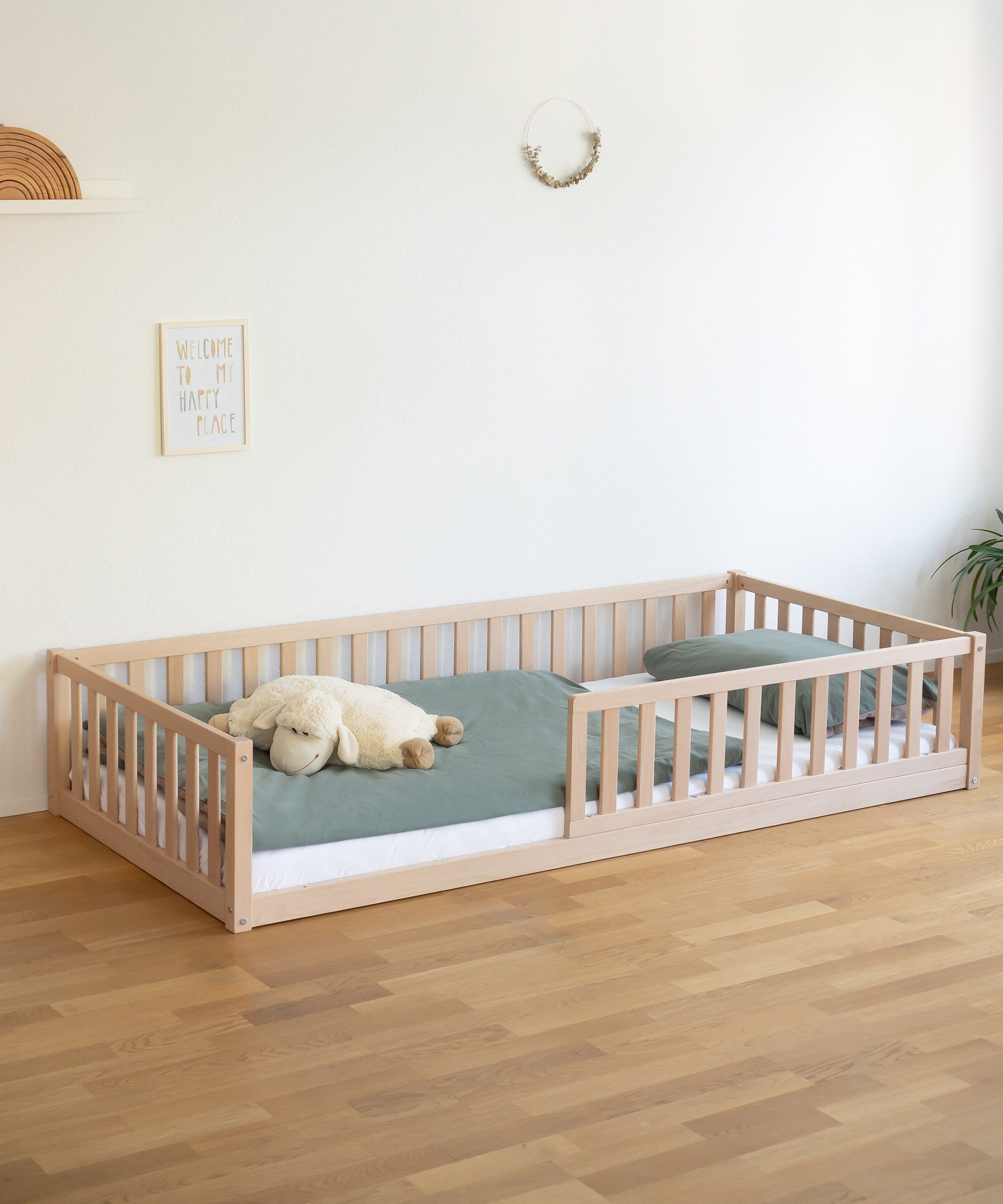 Ehrenkind Kinderbett Bodenbett in Buche FSC® zertifizert mit Rausfallschutz (Montessori Bett, Jugendbett, Bodenbett 90x200 cm), in verschiedenen Ausführungen