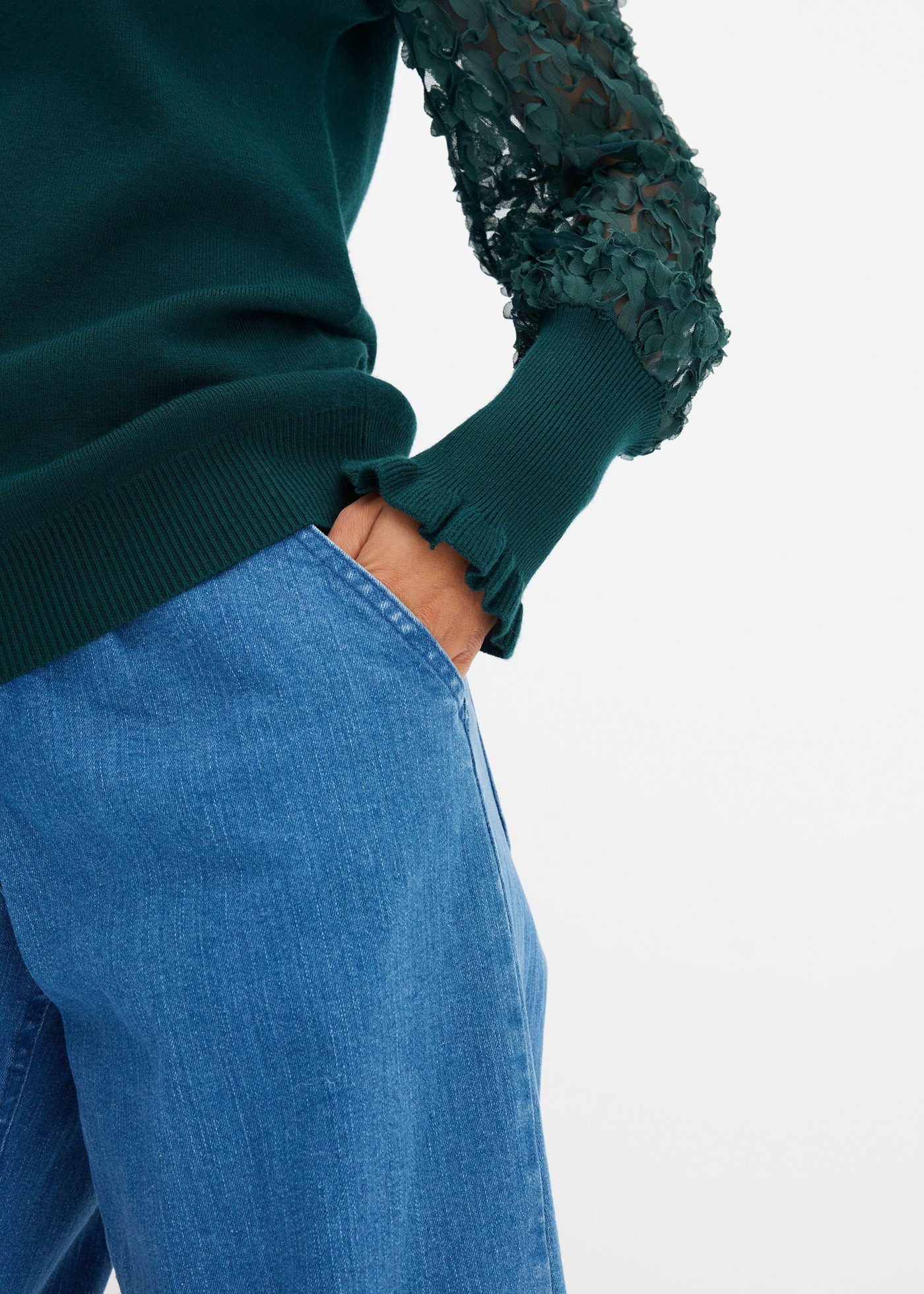 bonprix Stehkragenpullover Viskose-Mix, Kragen + Ärmel mit gewellter Kante, transparente Ärmel