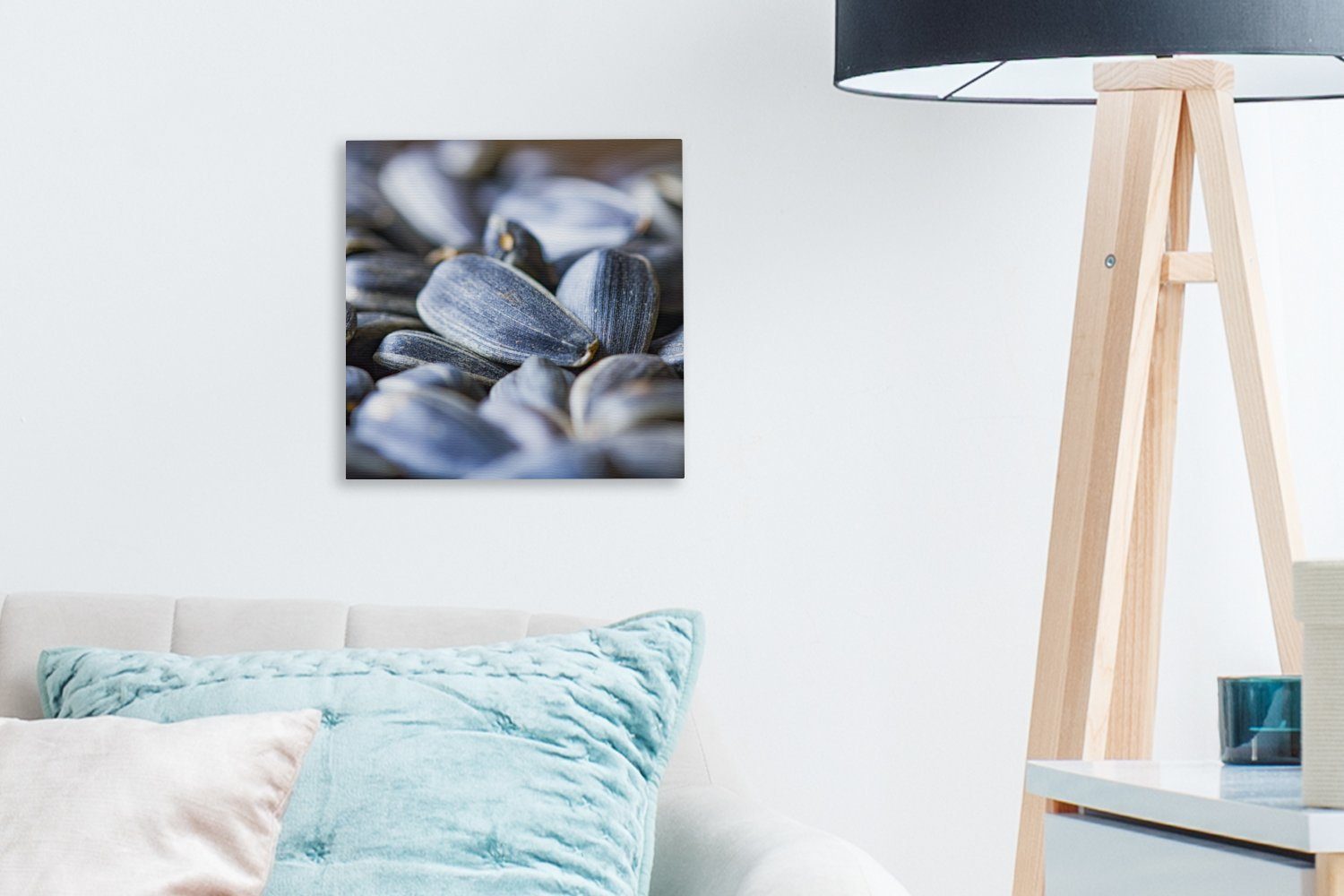Leinwandbild Leinwand schwarzen OneMillionCanvasses® St), von (1 Wohnzimmer der Bilder für Außenseite Sonnenblumenkernen, Schlafzimmer Nahaufnahme