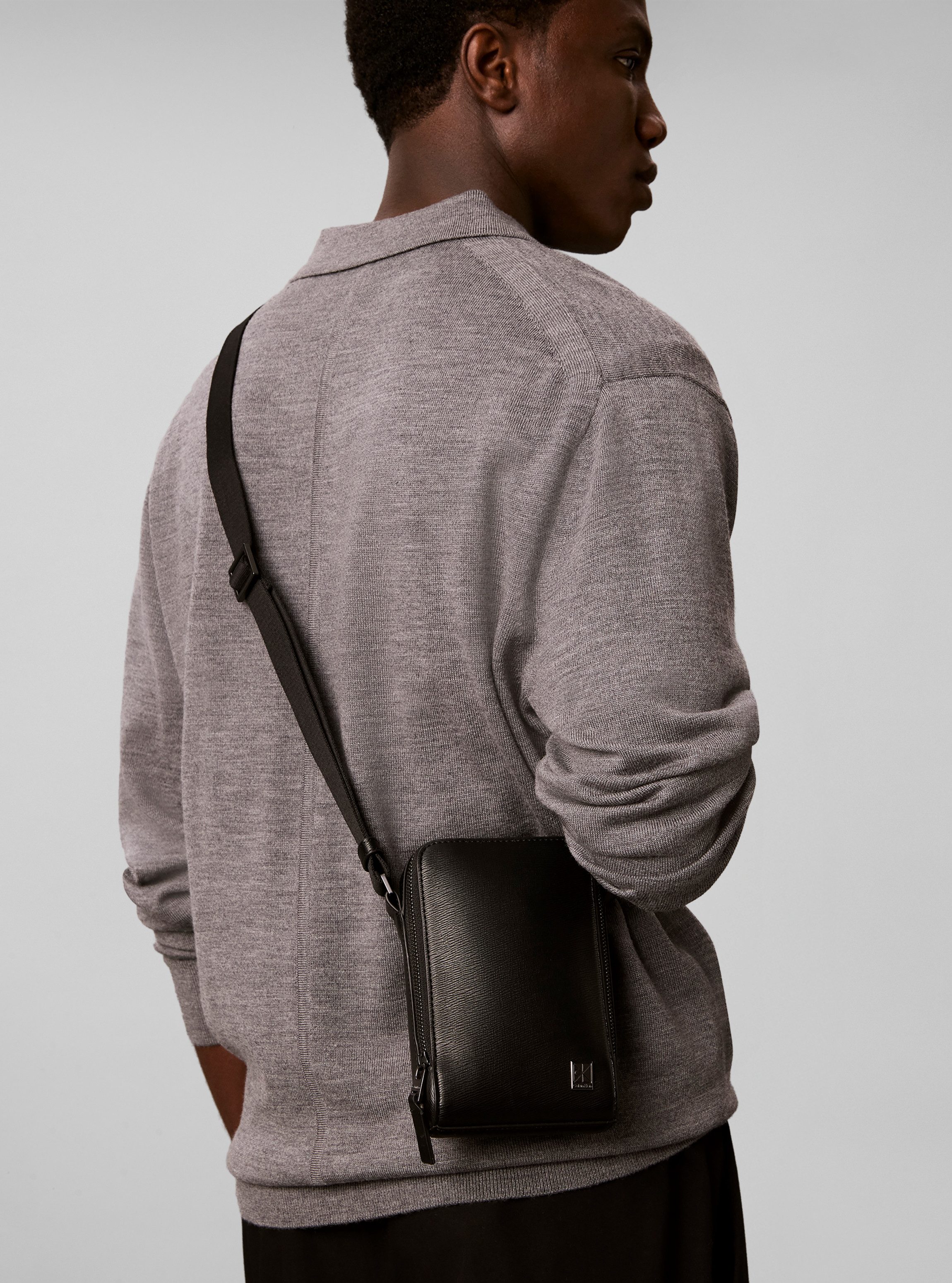 Calvin Klein Umhängetasche EMBLEM HW PHONE CROSSBODY, Minibag, kleine Umhängetasche, Crossbody Bag mit Reißverschluss