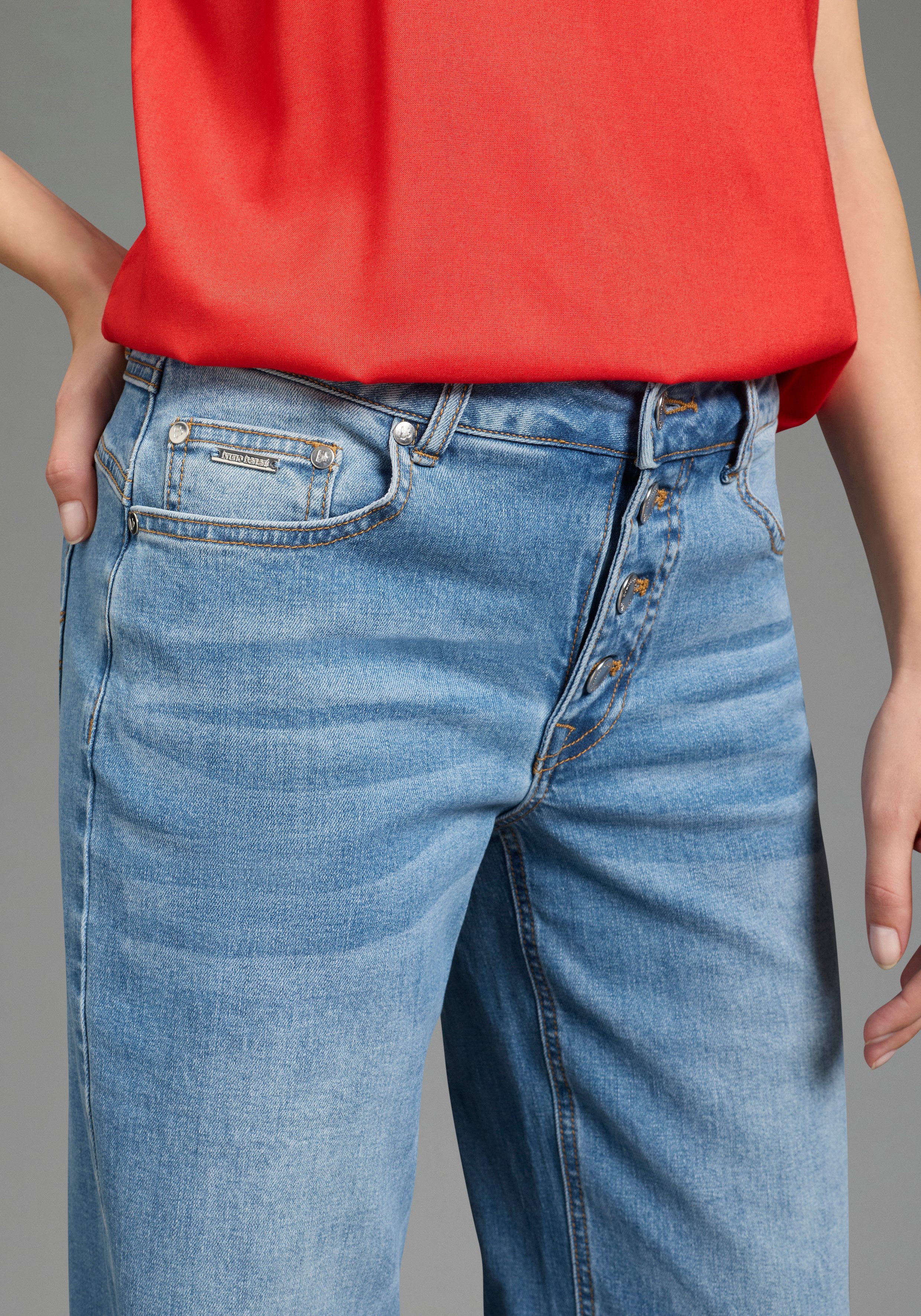 Bruno Banani Weite Jeans mit Elasthan-Anteil, aus Baumwollmaterial – Bild 3 von 5