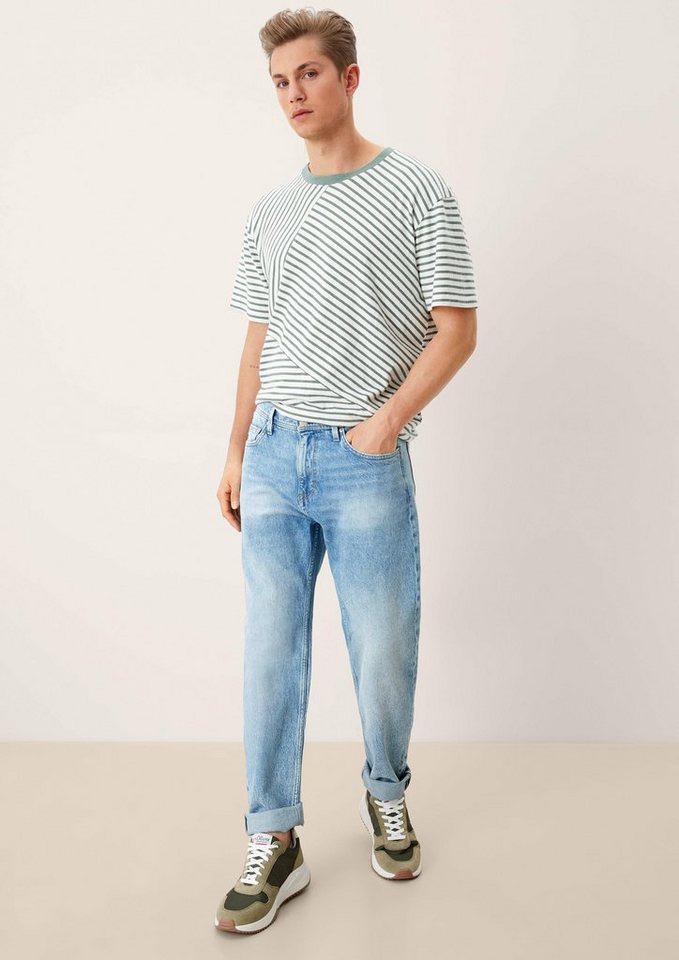 s.Oliver Stoffhose Relaxed: Tapered leg-Jeans Waschung, Leder-Patch