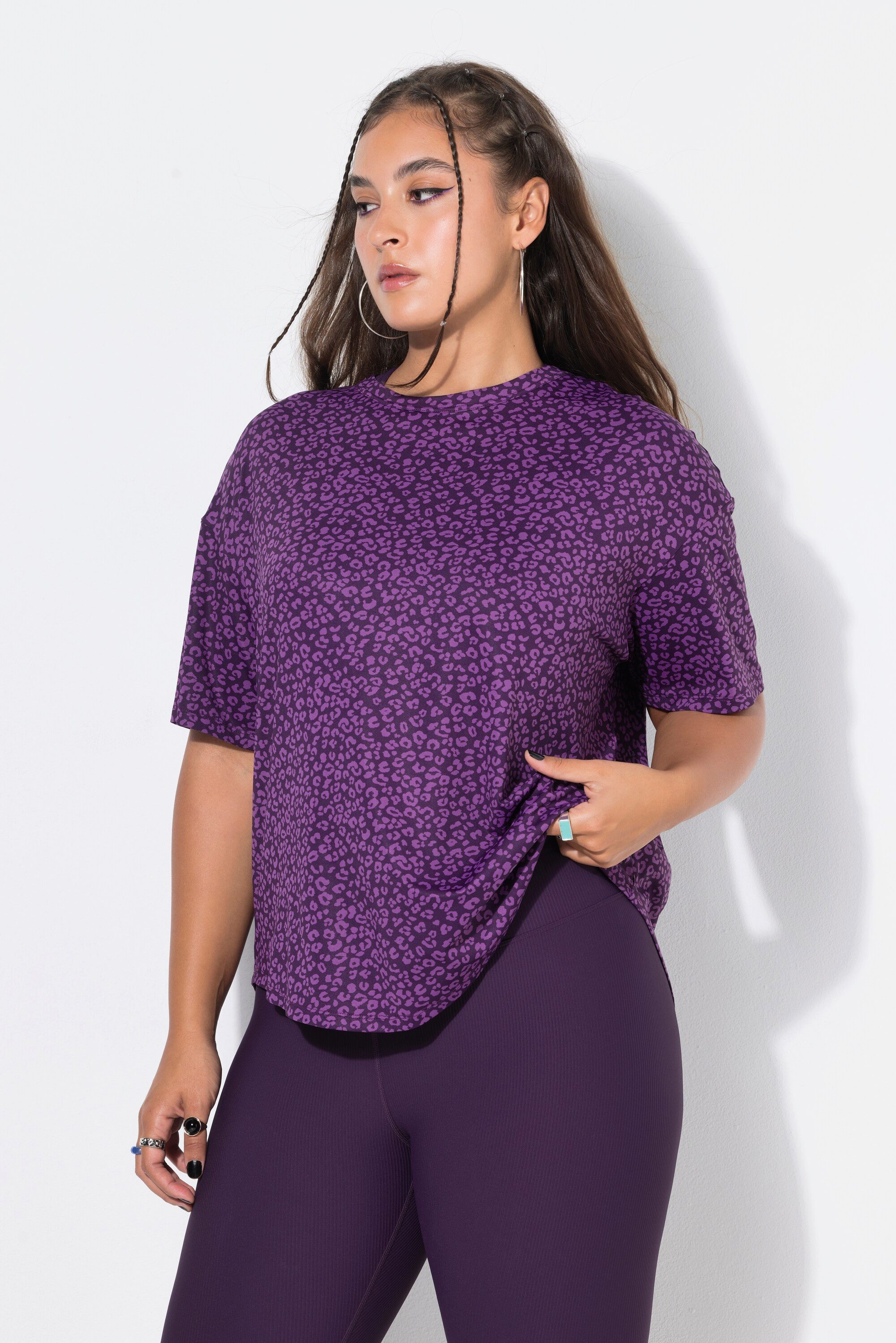 Studio Untold T-Shirt Sport-Shirt Oversize Shape Leo Rückenprint
