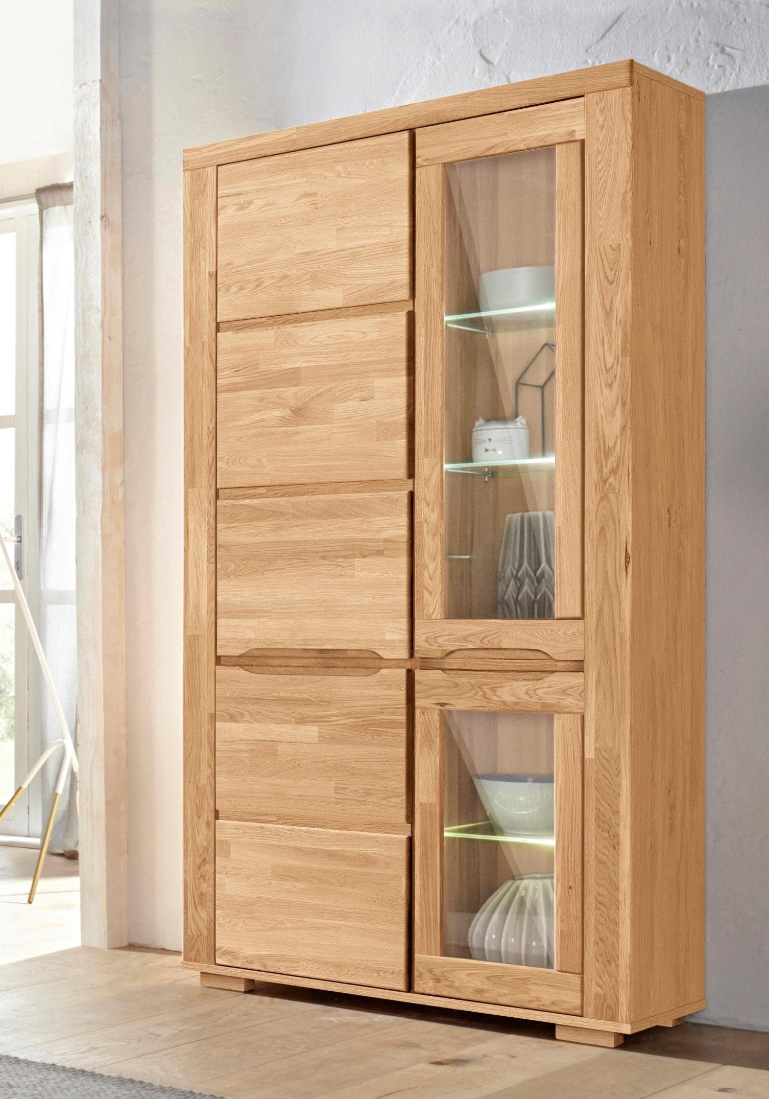OTTO home Vitrine DENIS70, Wohnzimmer, viel Stauraum, verstellbaren Einlegeböden, geölt B/T/H:90/40/190cm, Front Eiche massivholz,geölt, 10 Fächer, Grifflos