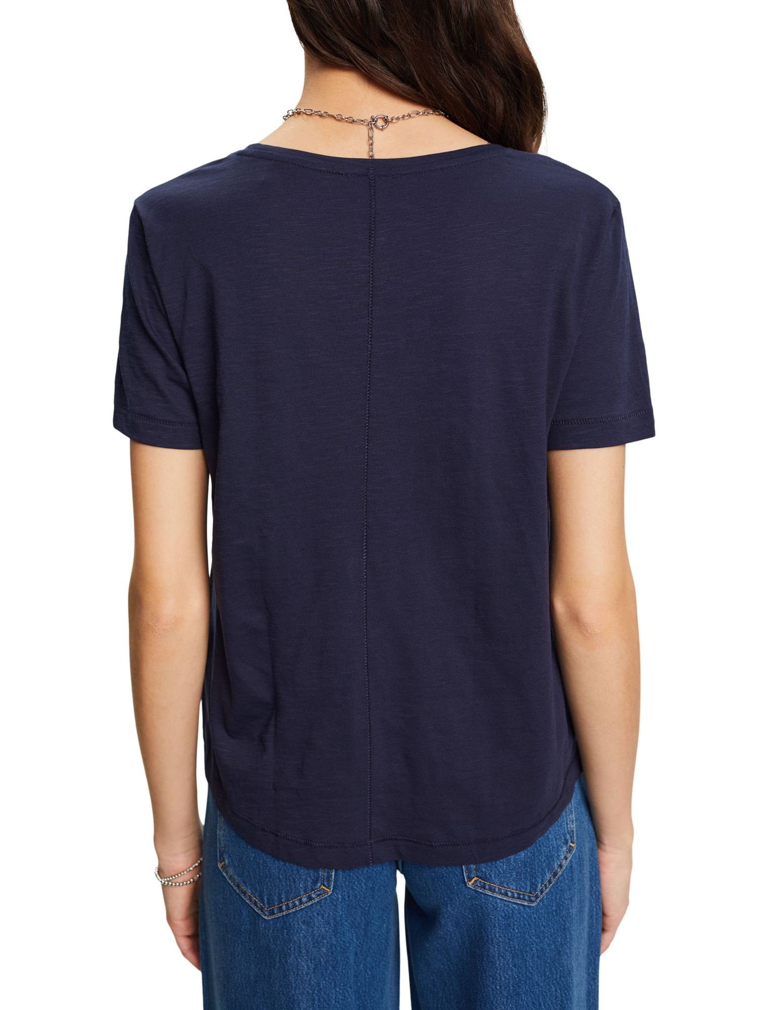 Esprit T-Shirt Baumwoll-T-Shirt mit NAVY (1-tlg) V-Ausschnitt und Ziernähten