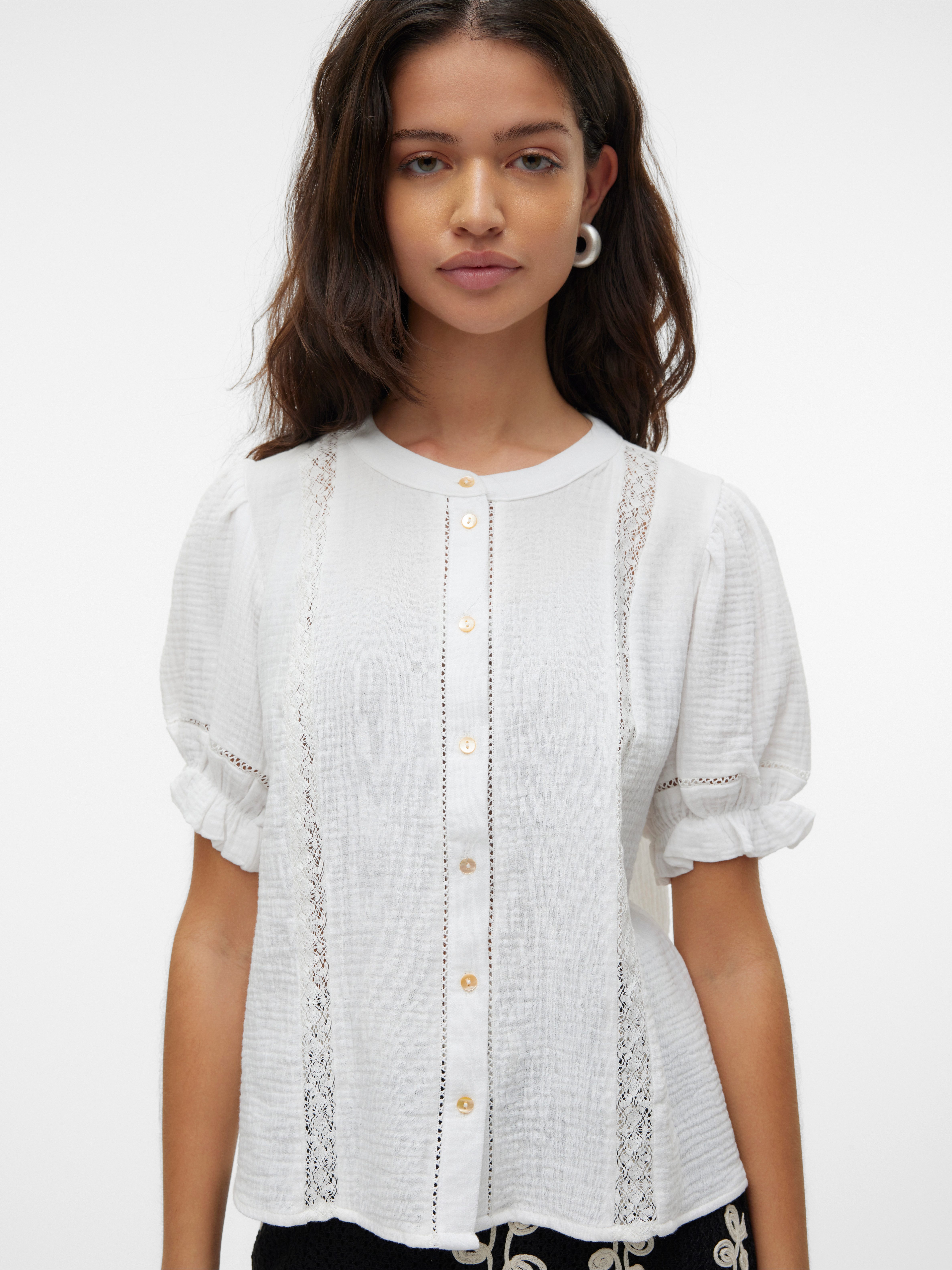 Kurzarmbluse VMNATALI 2/4 LACE SHORT TOP WVN NOOS
