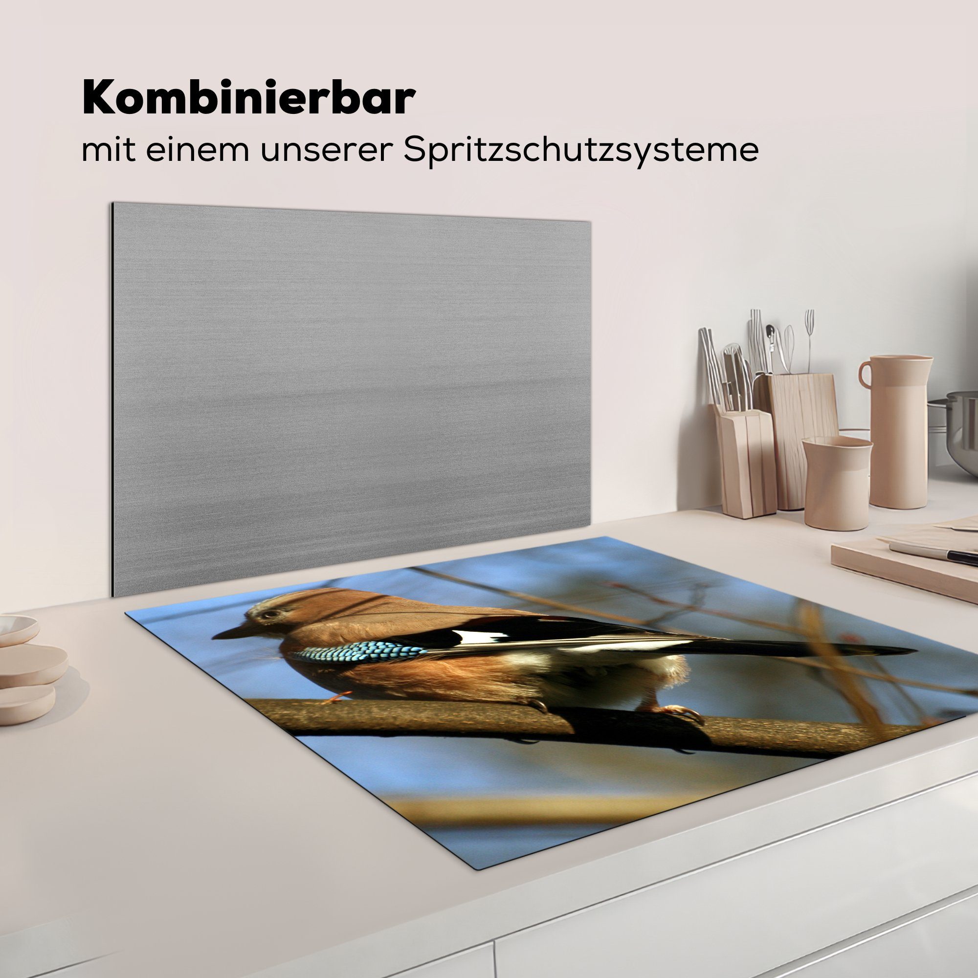 Arbeitsplatte MuchoWow Ceranfeldabdeckung, küche tlg), cm, 78x78 Vinyl, Herdblende-/Abdeckplatte Ein für den hoch Eichelhäher Bäumen, in (1 sitzt