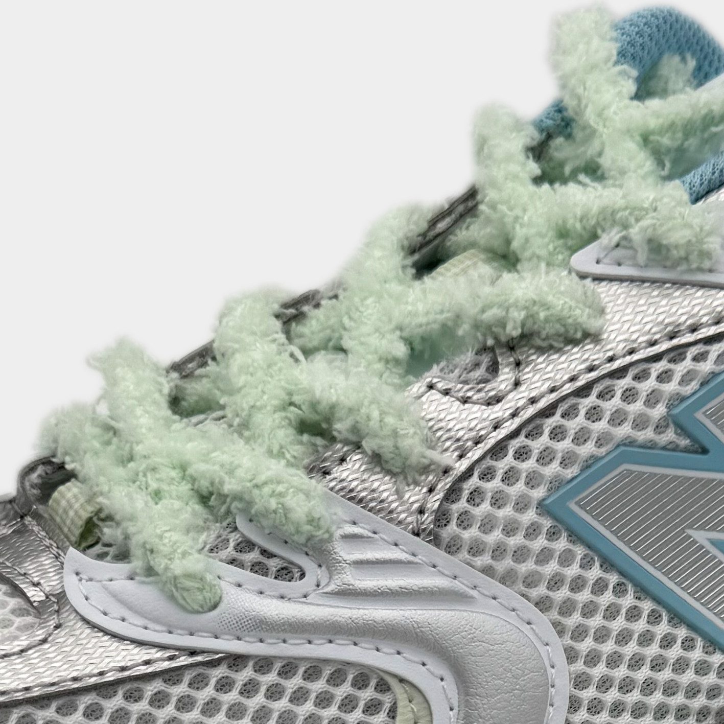 Kicksarchive Schnürsenkel FLUFFY Schnürsenkel Fuzzy Laces Plüsch Sneaker Schnürsenkel, Sneaker Schnürsenkel 120cm, 140cm