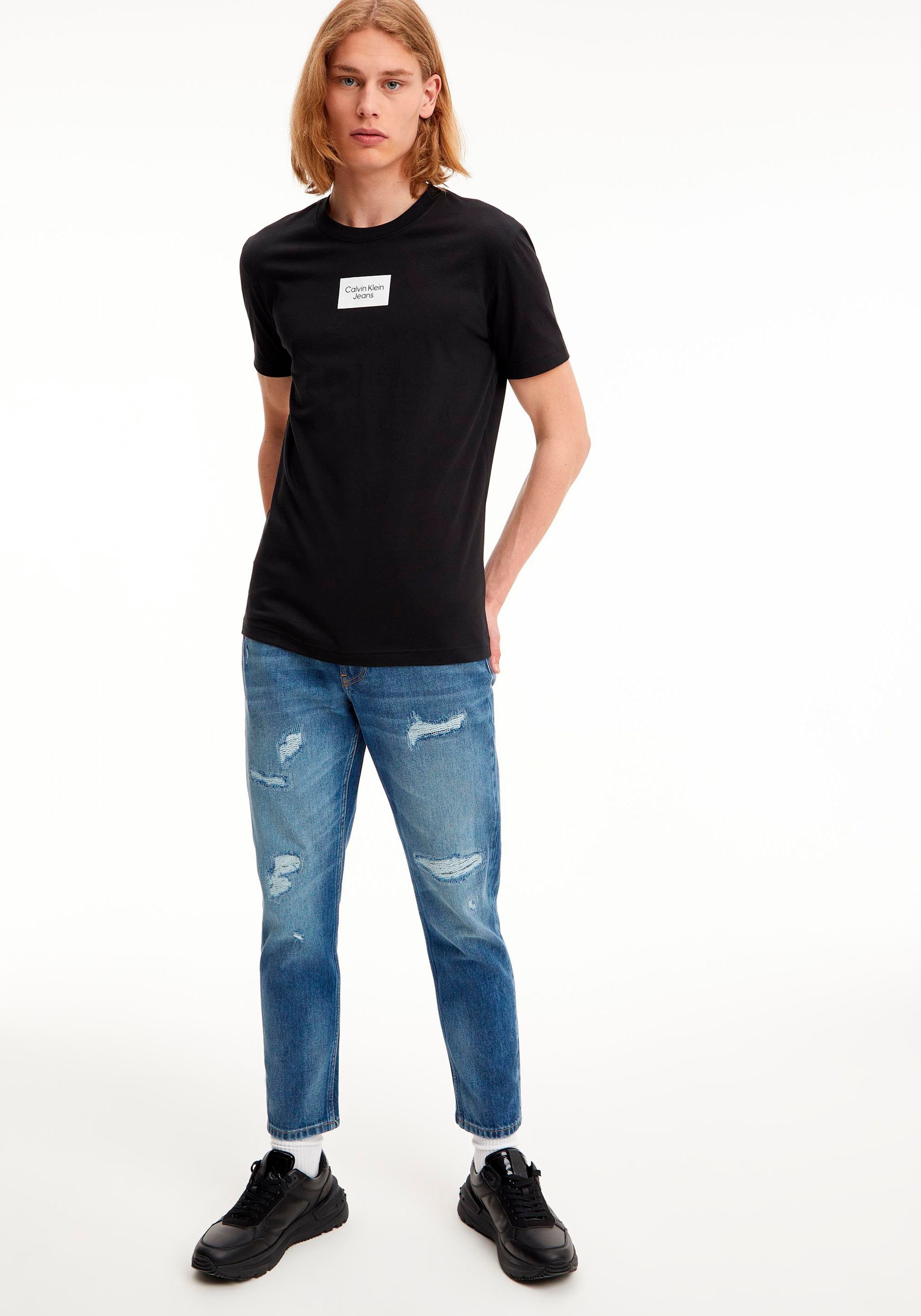 Calvin Klein T-Shirt mit Black Jeans SMALL CENTER Ck Logodruck BOX TEE