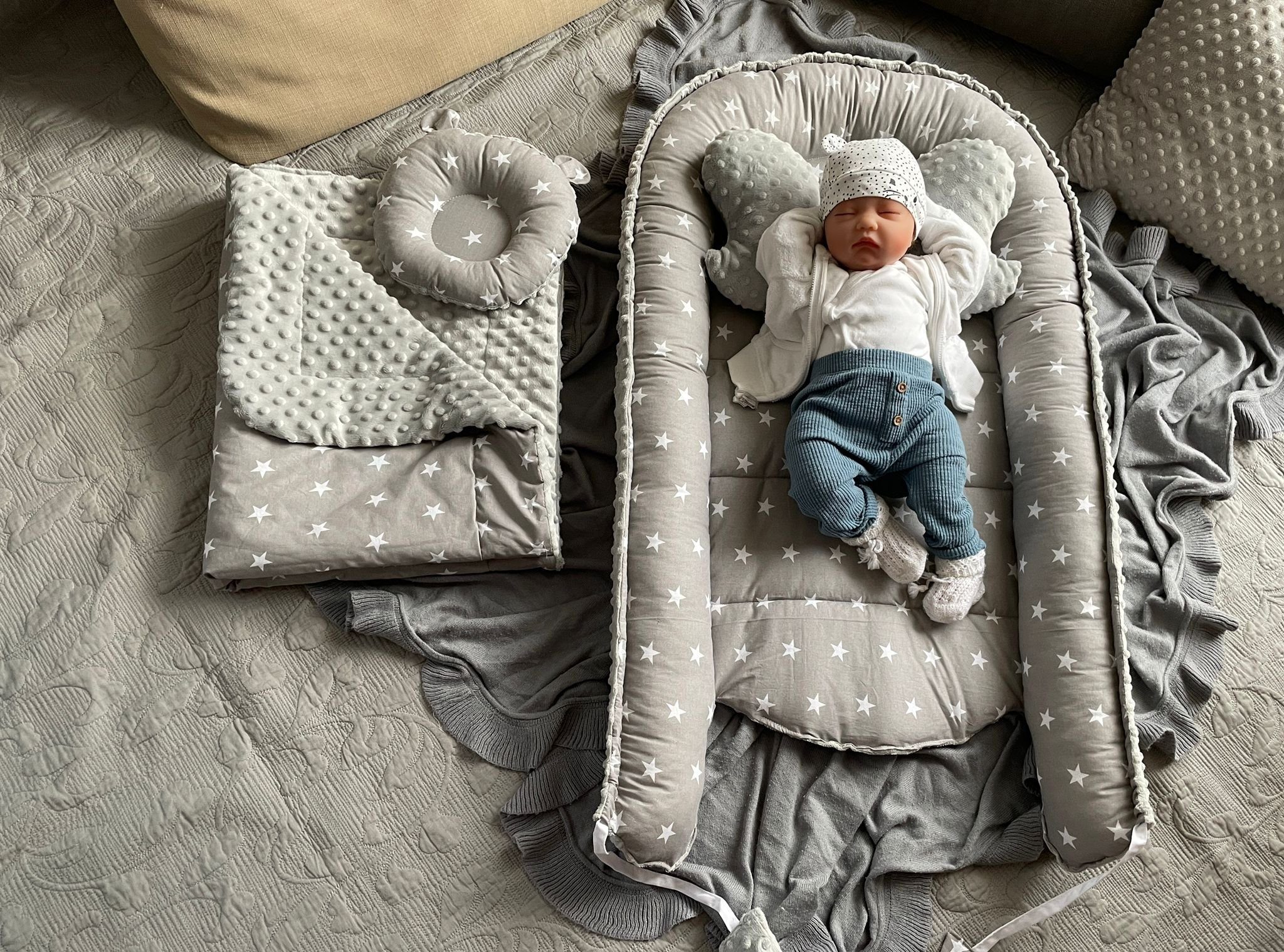 Loolay Bettnestchen MINKY/ Baumwolle BABYNEST Babykokon Geschenk Babyausstattung SETS, (MUSTER: Sterne GRAU/ MINKY Grau; SOLO oder im SETS, 4-tlg., PREMIUM BABYGESCHENK Neugeborene Nestchen, Babynestchen, Reisebett), LOOLAY® - 100% Europäische Stoffe und Kleinserien-Nähen!