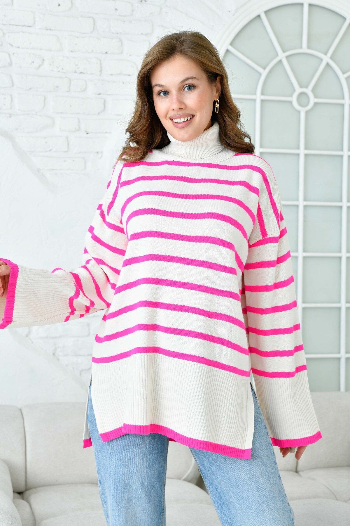 Sweater Gestreifter Oversize-Strickpullover mit Schlitz und Rollkragen, langen