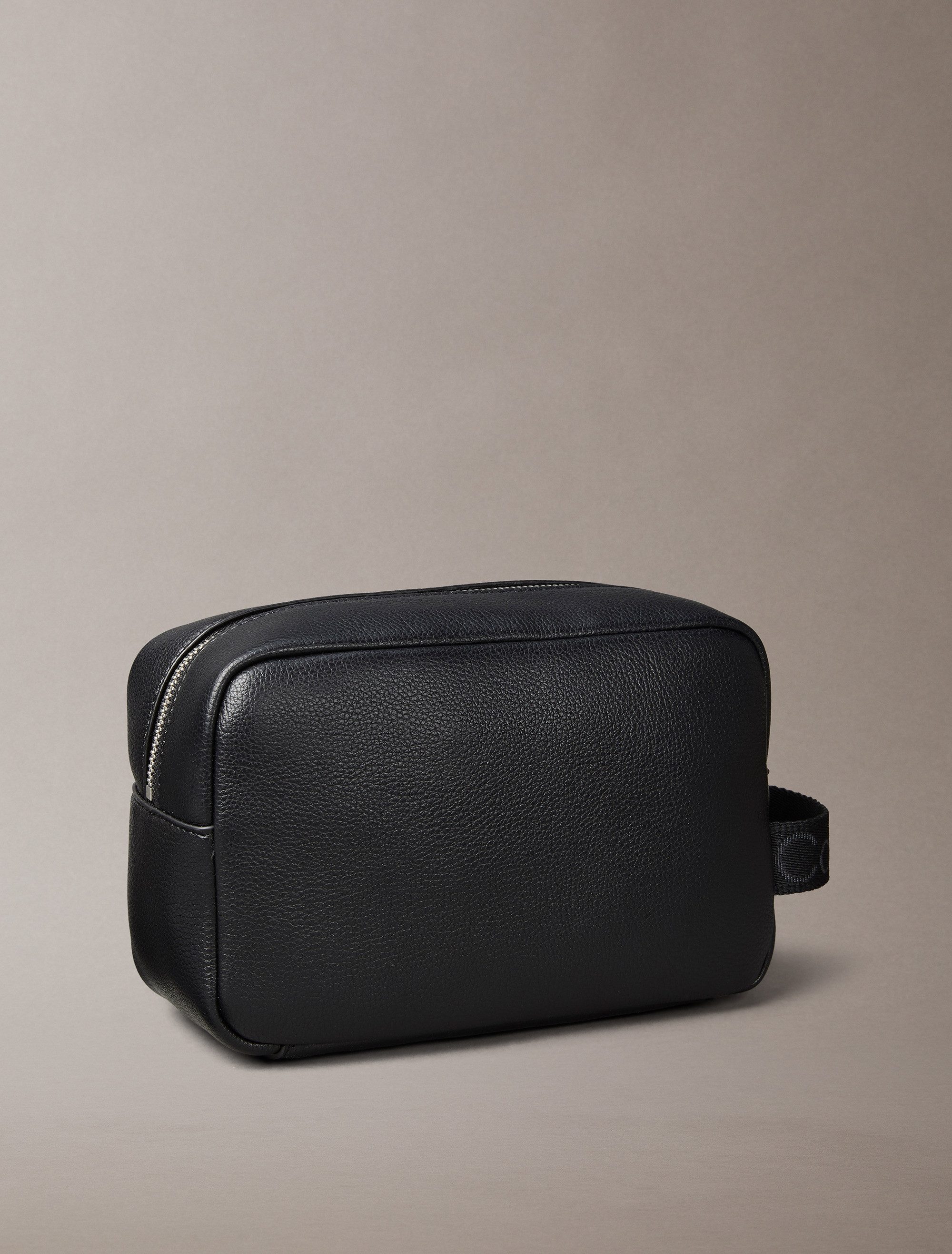 Calvin Klein Kulturbeutel CARGO DOPP KIT, Unisex Minibag mit CK-Schriftzug auf der Trageschlaufe