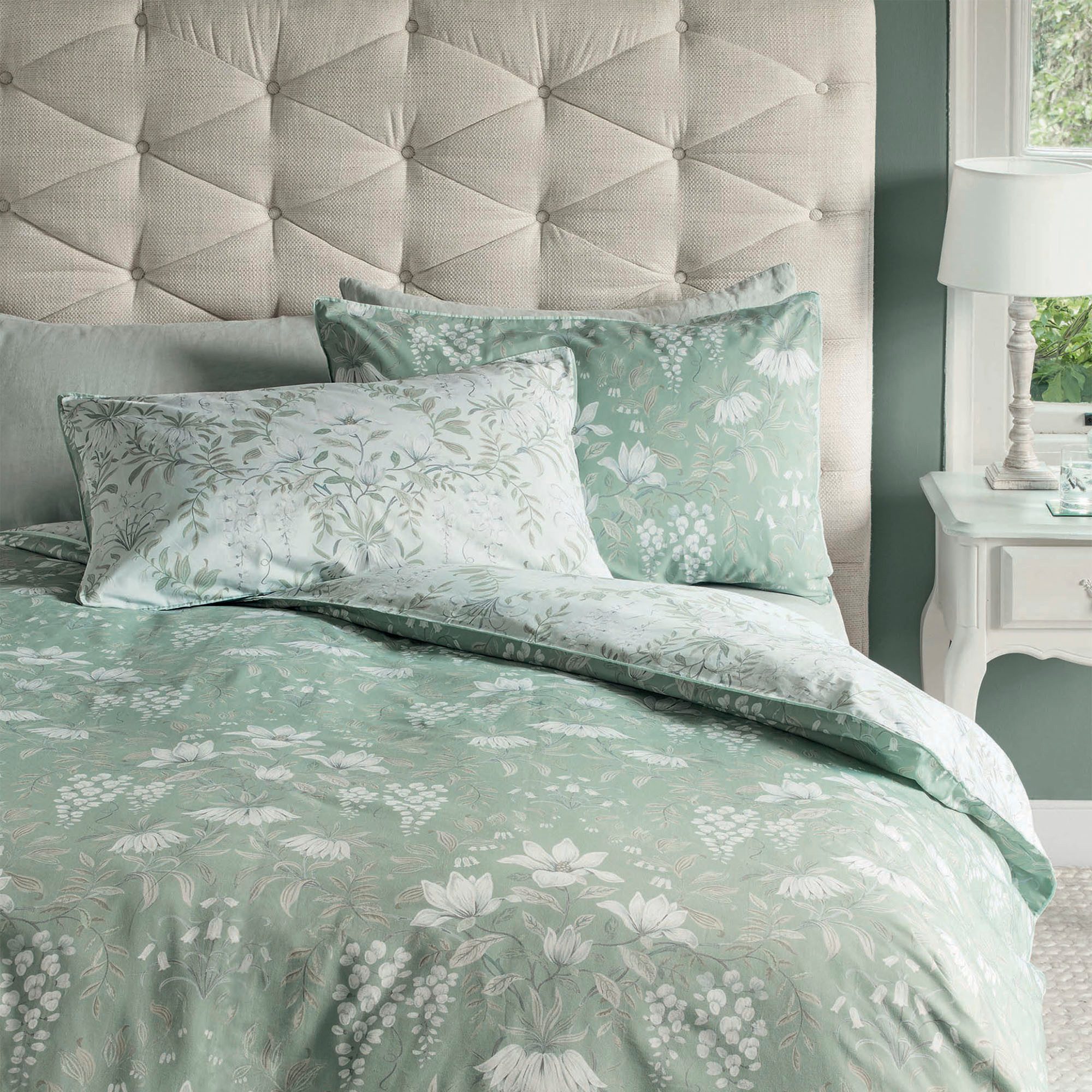 LAURA ASHLEY Wendebettwäsche Parterre, aus Baumwoll-Satin, Satin, 3 teilig, mit floralem Muster, inkl 2 Kissenbezüge