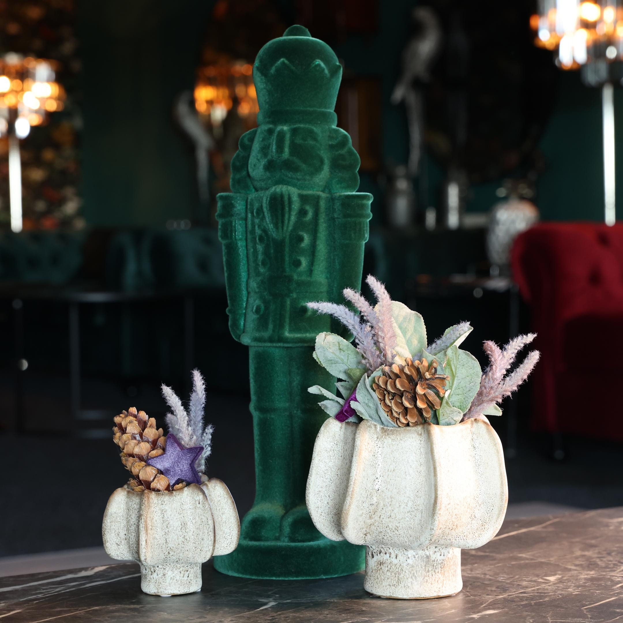 Florists Products Weihnachtsmann Nussknacker Figur mit beflockter Oberfläche als