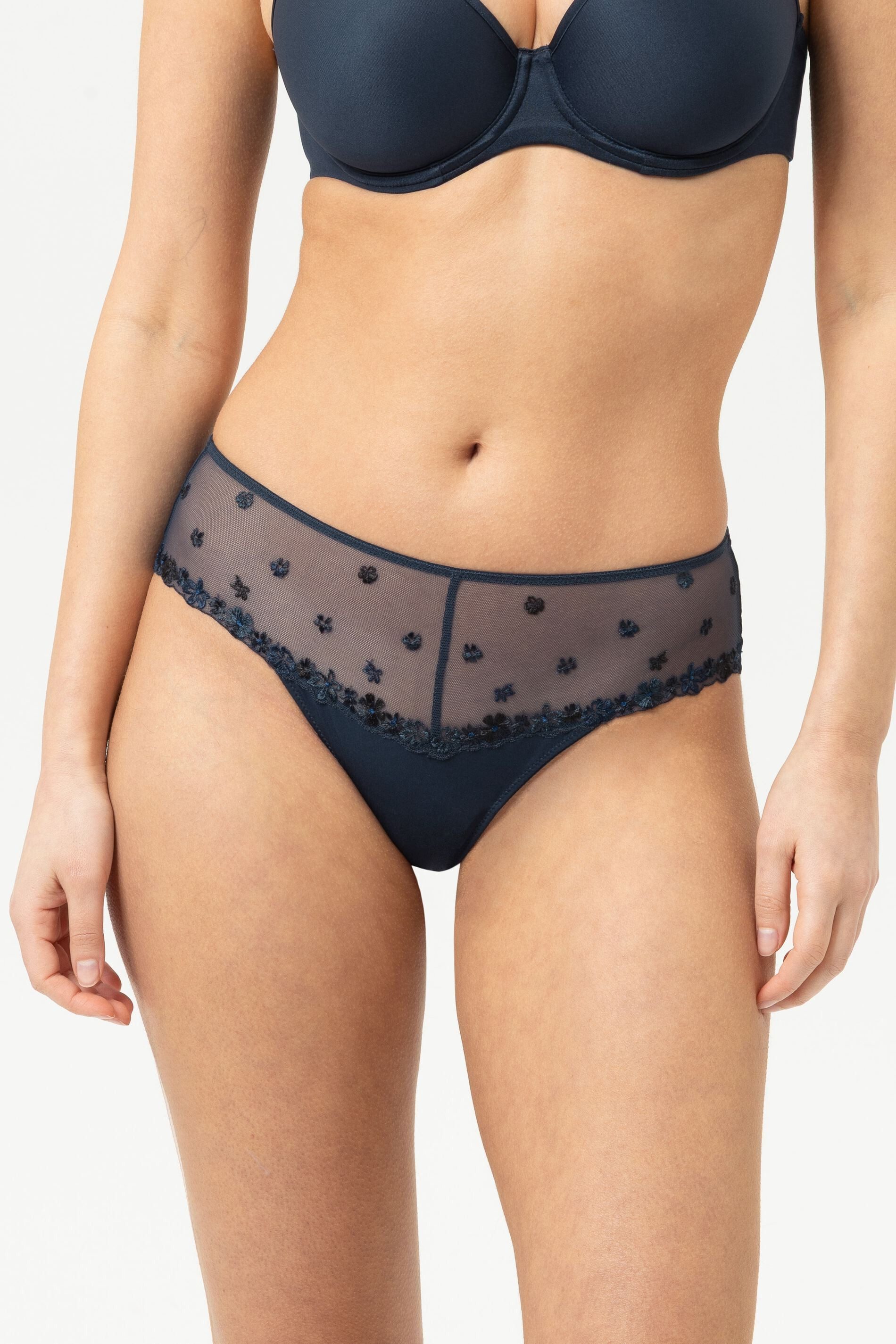 Mey Hipster Mey Hipster Serie Pretty Joan Floral Hipster (1-St., 1) Dessous-Slip, florale Tüll-Stickerei, nahtloses Rückteil
