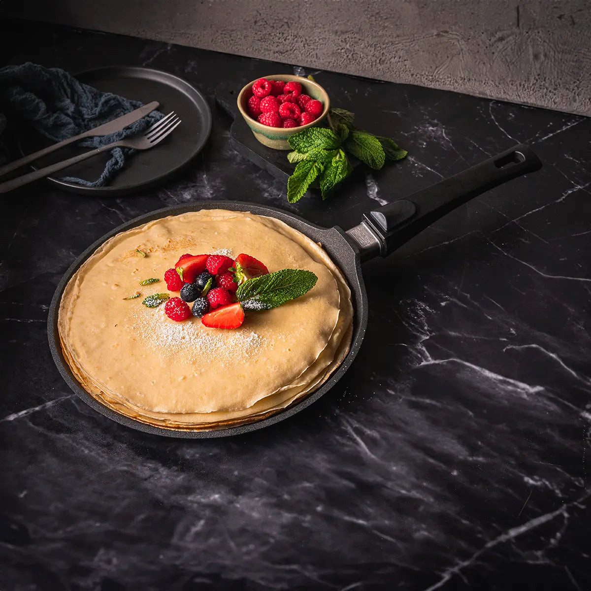 Hoffmann Germany Crêpepfanne STONIQ Crepes Pfanne Ø 28 cm PFAS-frei IQ-SHIELD Induktion Pfannkuchen, Aluguss (1-tlg., 1x Crêpepfanne Ø 28 cm), abnehmbarer Griff – Bild 3 von 5
