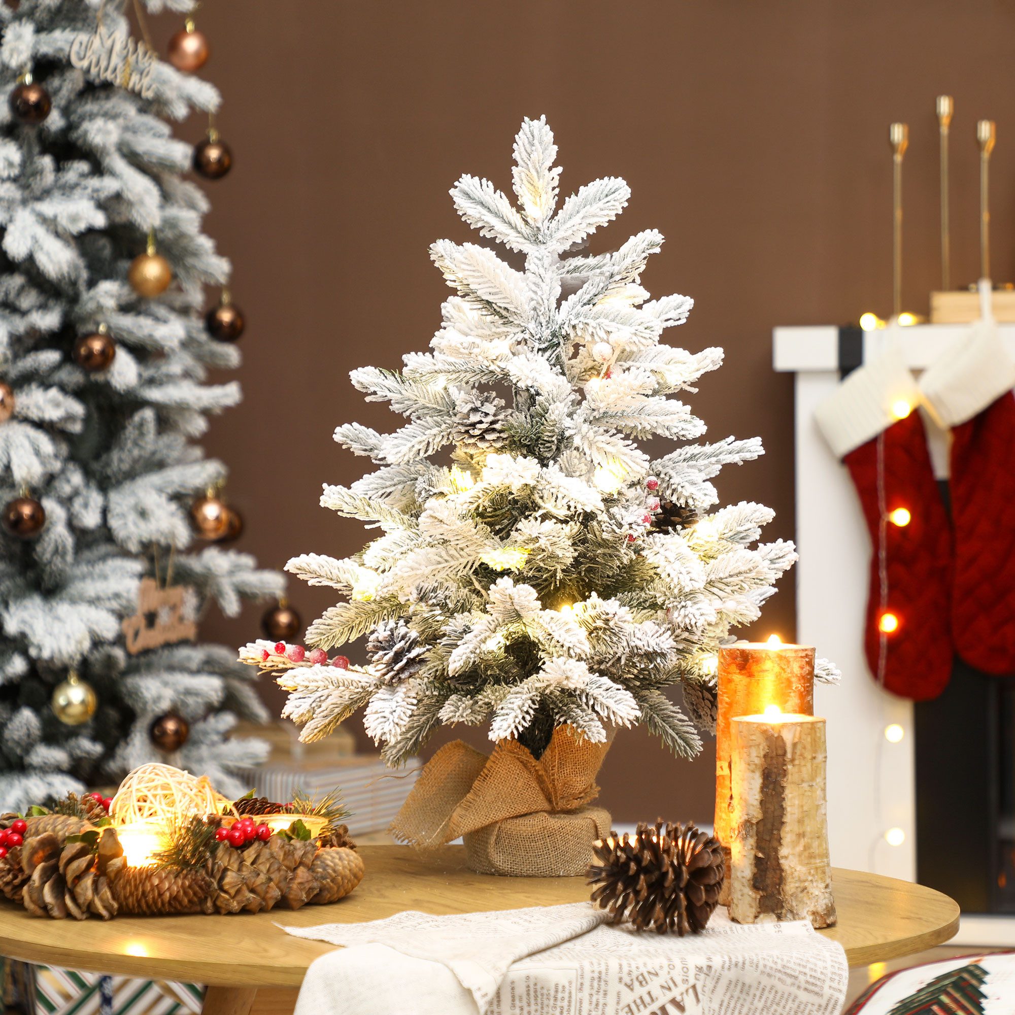 HOMCOM Künstlicher Weihnachtsbaum Weihnachtsdekoration 60cm in Weiß mit Schnee-Effekt, Fichte, Beschneite Optik; Timer; 35 LEDs