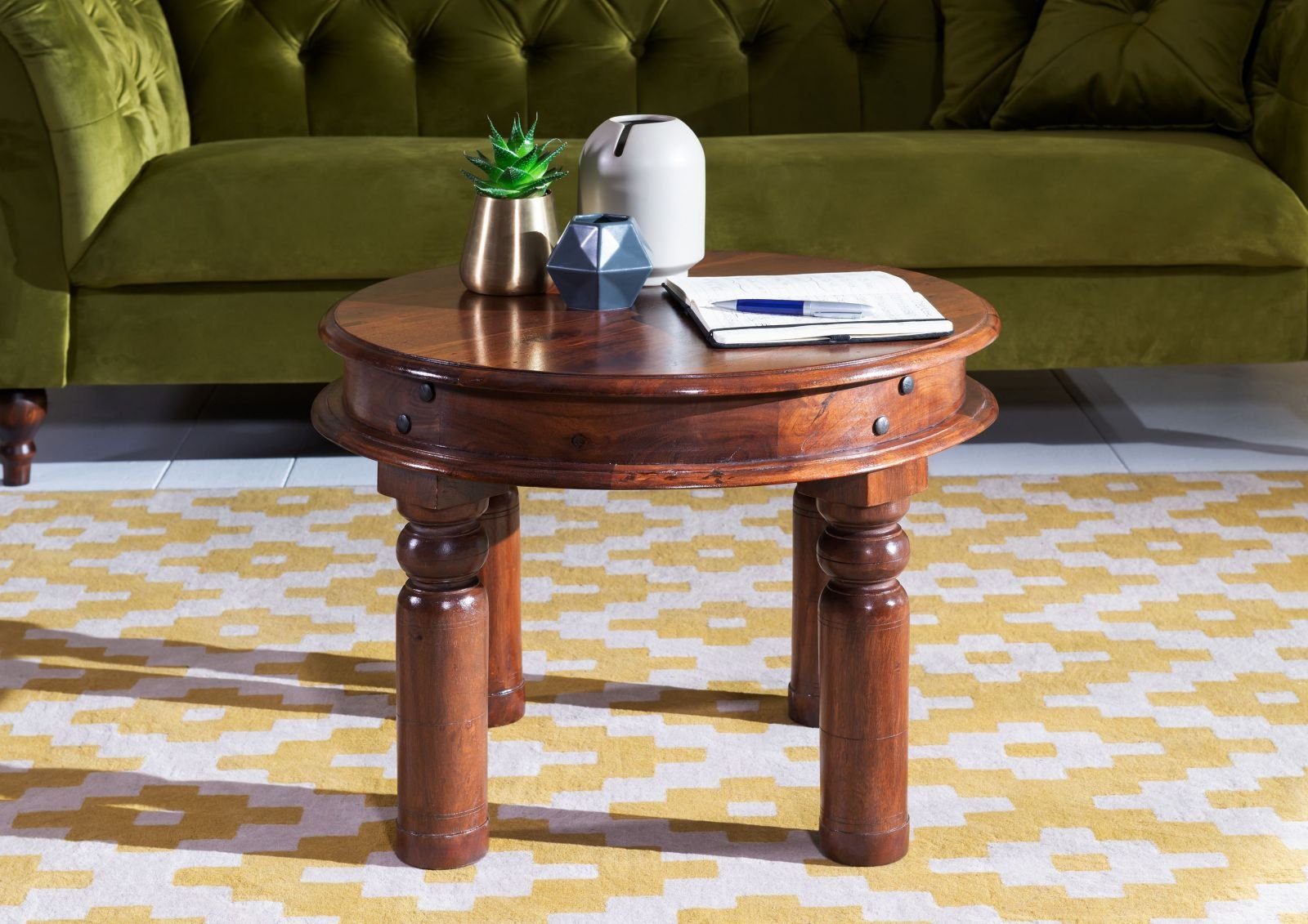 Massivmoebel24 Couchtisch OXFORD (60x60x45, runder Couchtisch aus massiven Akazienholz im Landhausstil), hochwertiges Edelholz;authentische Holzadern;aufwendige Schnitzereien