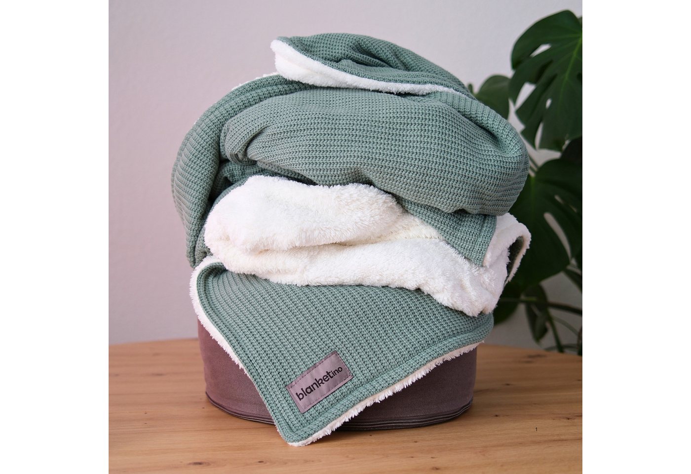 Wohndecke flauschige Kuscheldecke, wärmende Couchdecke im Strick Design, blanketino, Stilvolle Sofadecke, Überdecke in Seegrün