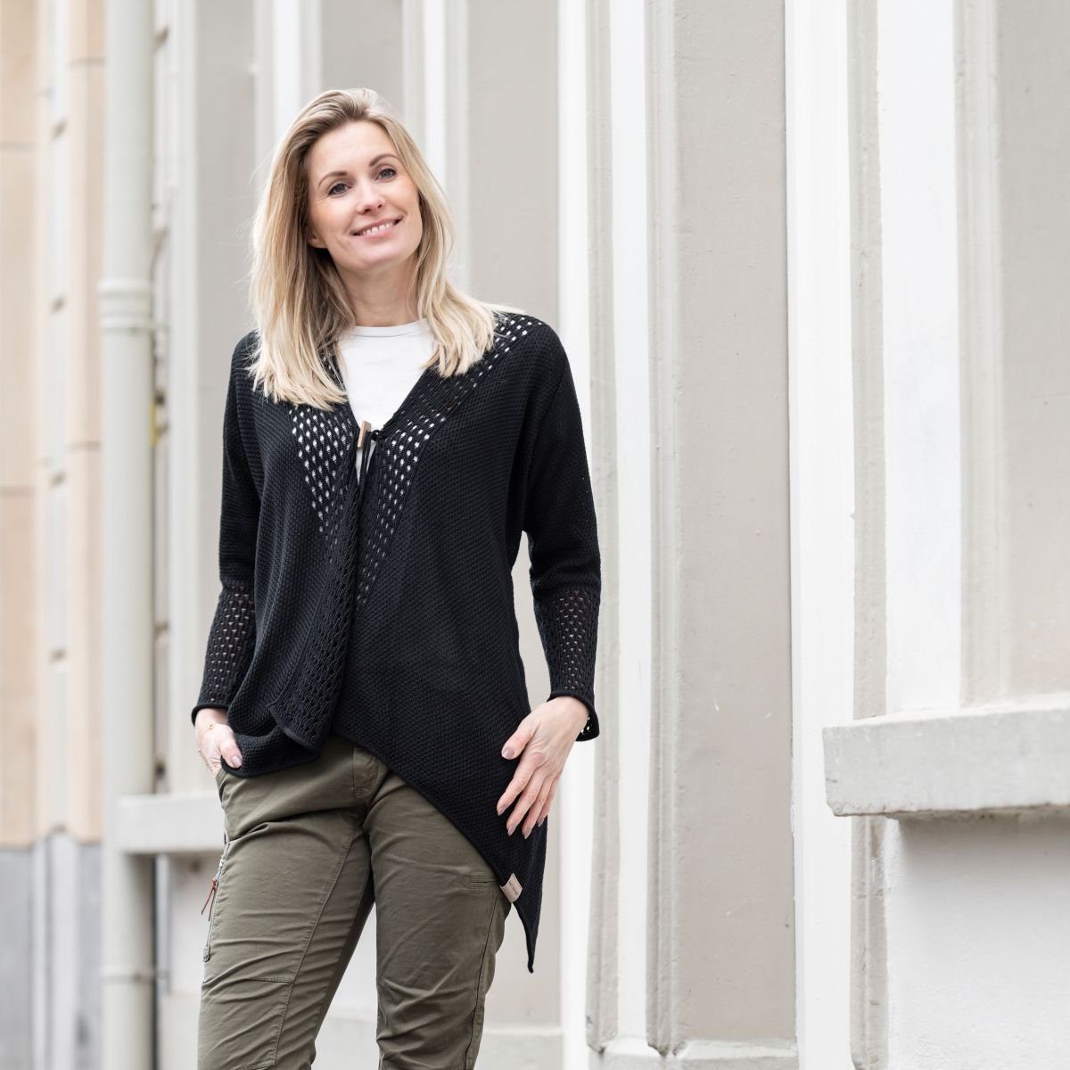 Knit Factory Strickjacke April Strickjacken 36/38 Glatt Grau (1-tlg) modern Strickware Strickartikel Strickmode