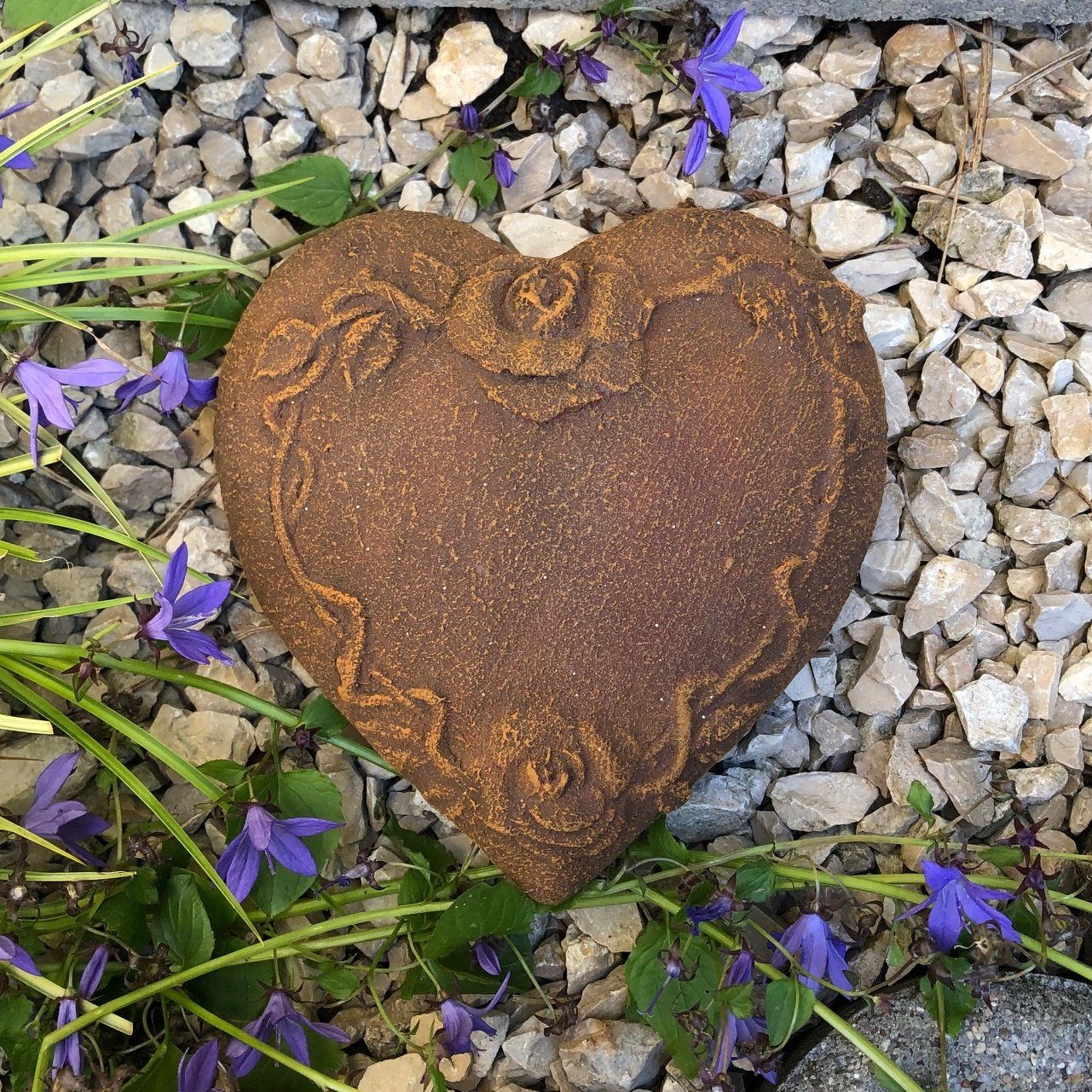 Radami Gartenfigur Grabherz mit Rosenranke Grabschmuck günstig online kaufen