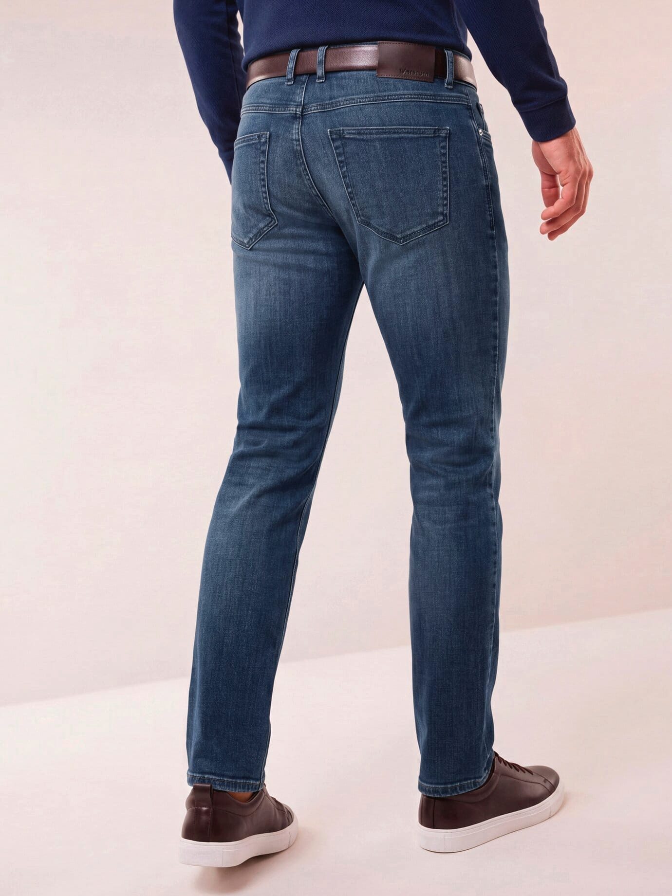 Walbusch Regular-fit-Jeans Herren Sportjeans 2.0 schlanker Modern Fit Bio-Baumwolle Stretch Jeans mit Flex-Bund, 95% Bio-Baumwolle, dehnbar & pflegeleicht – Bild 3 von 4