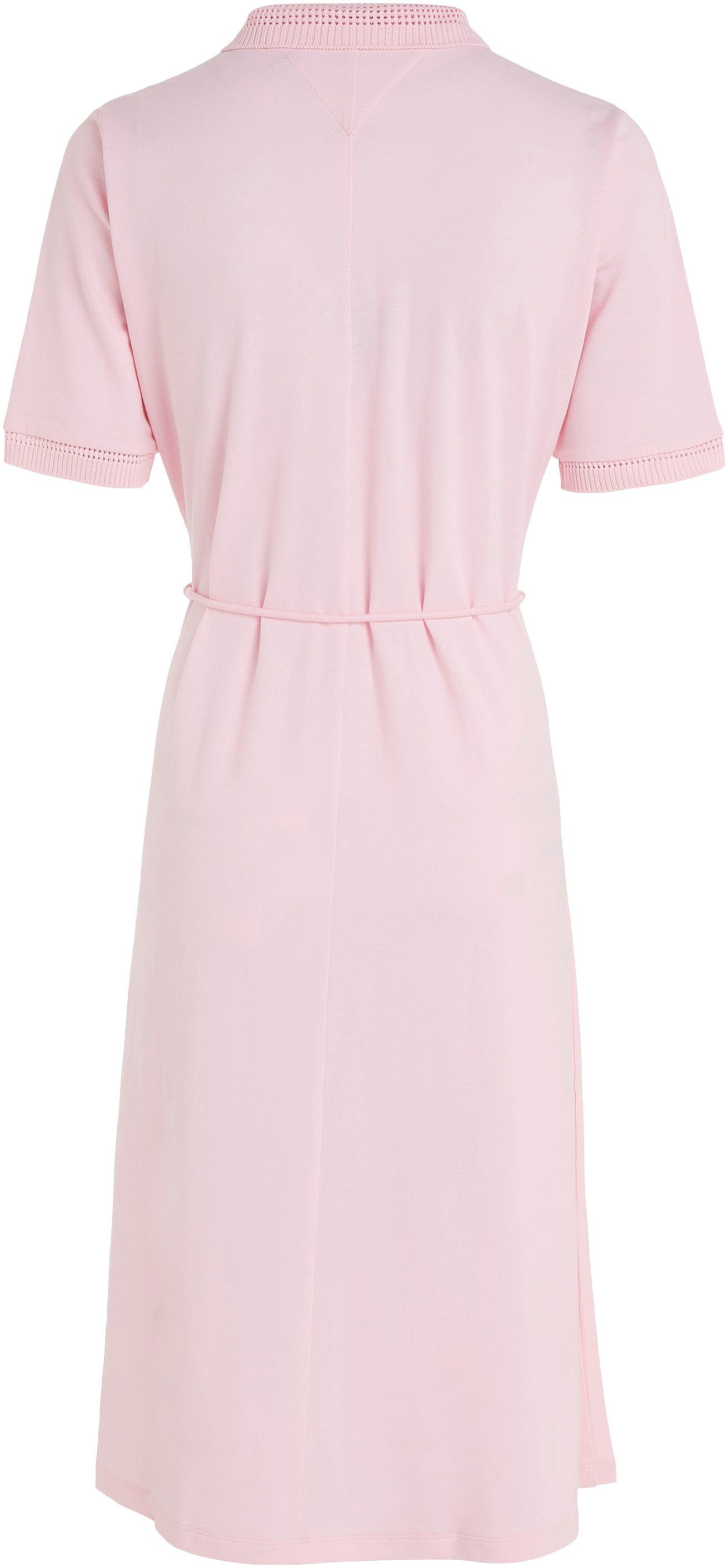 Tommy Hilfiger Polokleid süßem REG Pastel Lochmuster Pink POLO den Polokragen mit OPENWORK DRS und am 1/2SLV Ärmelbündchen