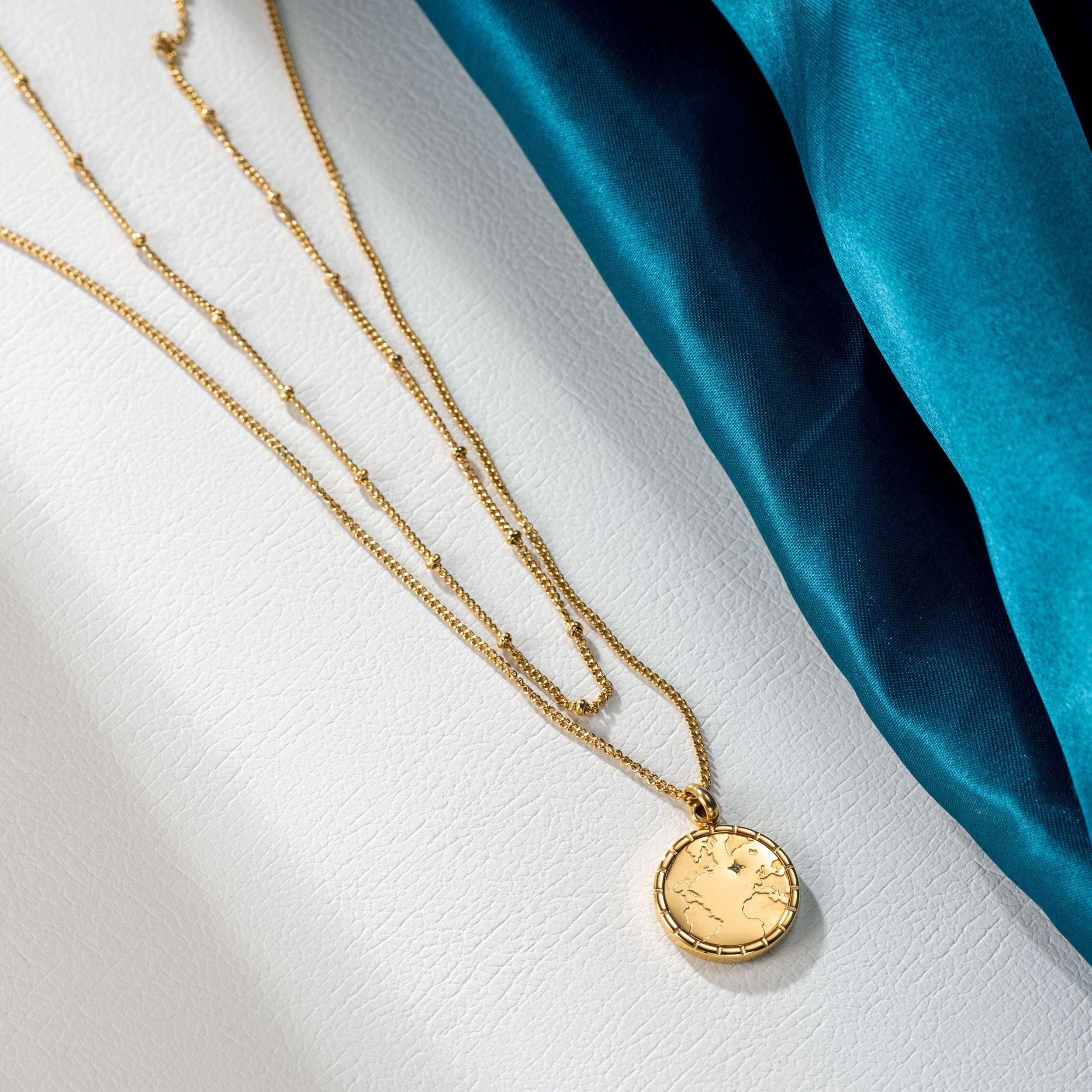 Firetti Kette mit Anhänger Schmuck Geschenk Edelstahl Halsschmuck Halskette Planet Earth Welt, mit Zirkonia (synth)