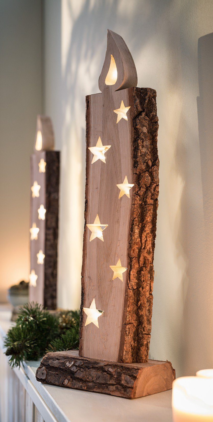 Dekoleidenschaft LED-Dekofigur Dekobjekt “Leuchtkerze” aus Holz, 52 cm hoch, Weihnachtsdekoration