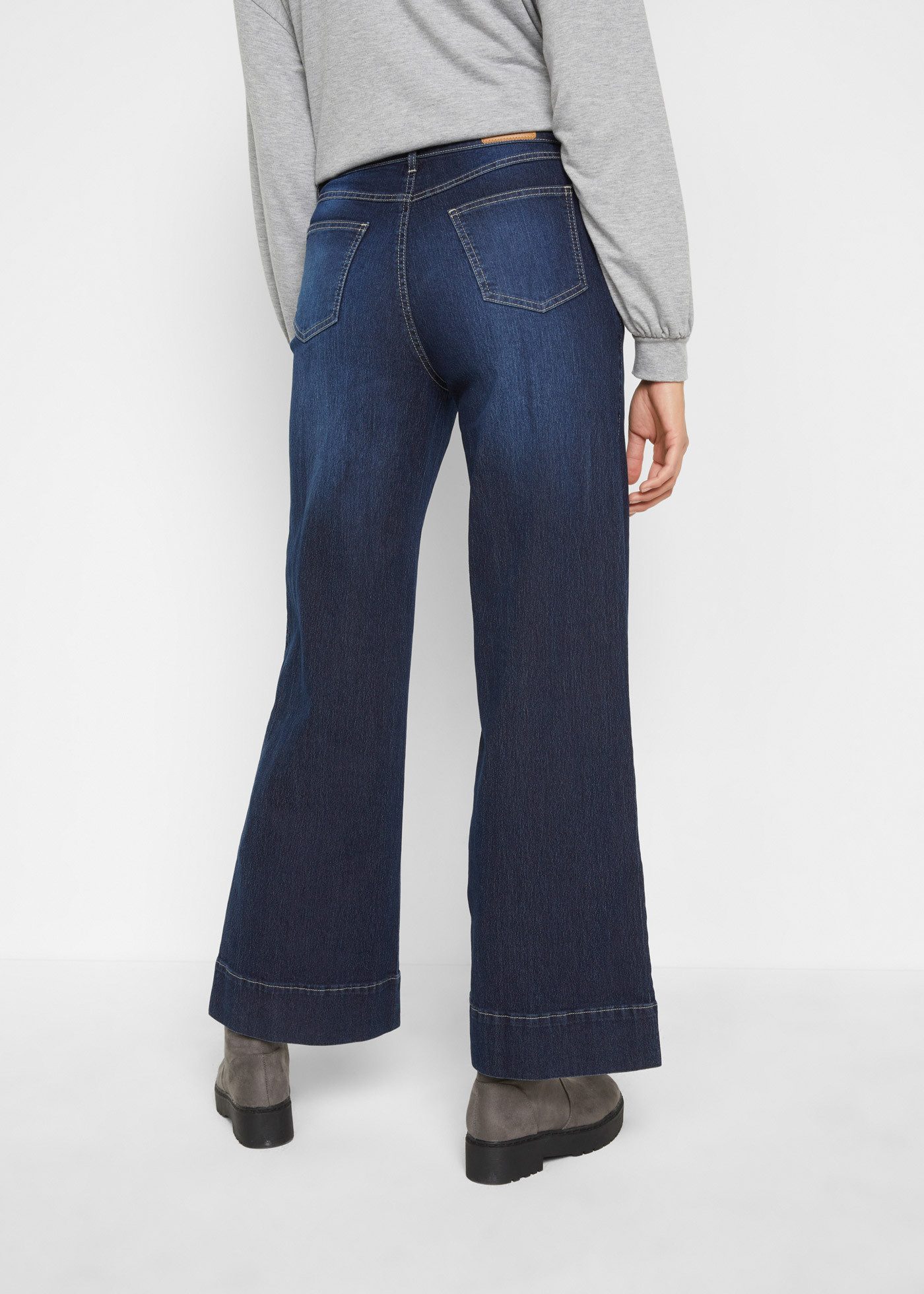 bonprix Weite Jeans Loose Fit Passform, mit Five-Pocket Style, leicht ausgestelltes Bein