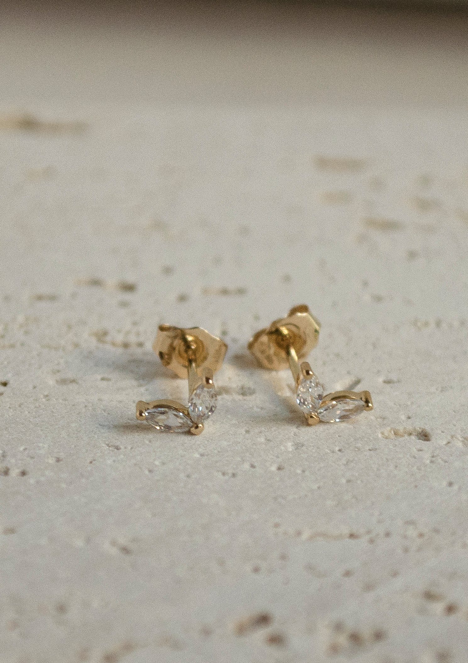 Dear Me Paar Ohrstecker Mini Glanz 375 Gold für Damen, Gelbgold/Weißgold, Kleine Ohrringe 9 Karat Massivgold Kristalle, Echtgold Schmuck