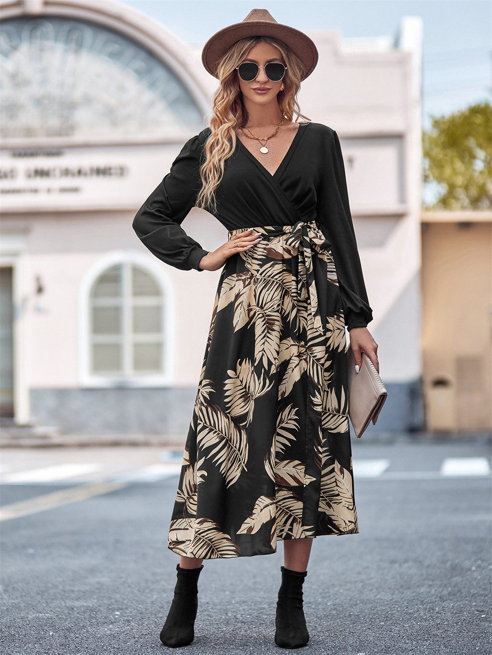 RUZU UG Druckkleid Bedrucktes Patchwork-Kleid mit V-Ausschnitt und Bund günstig online kaufen