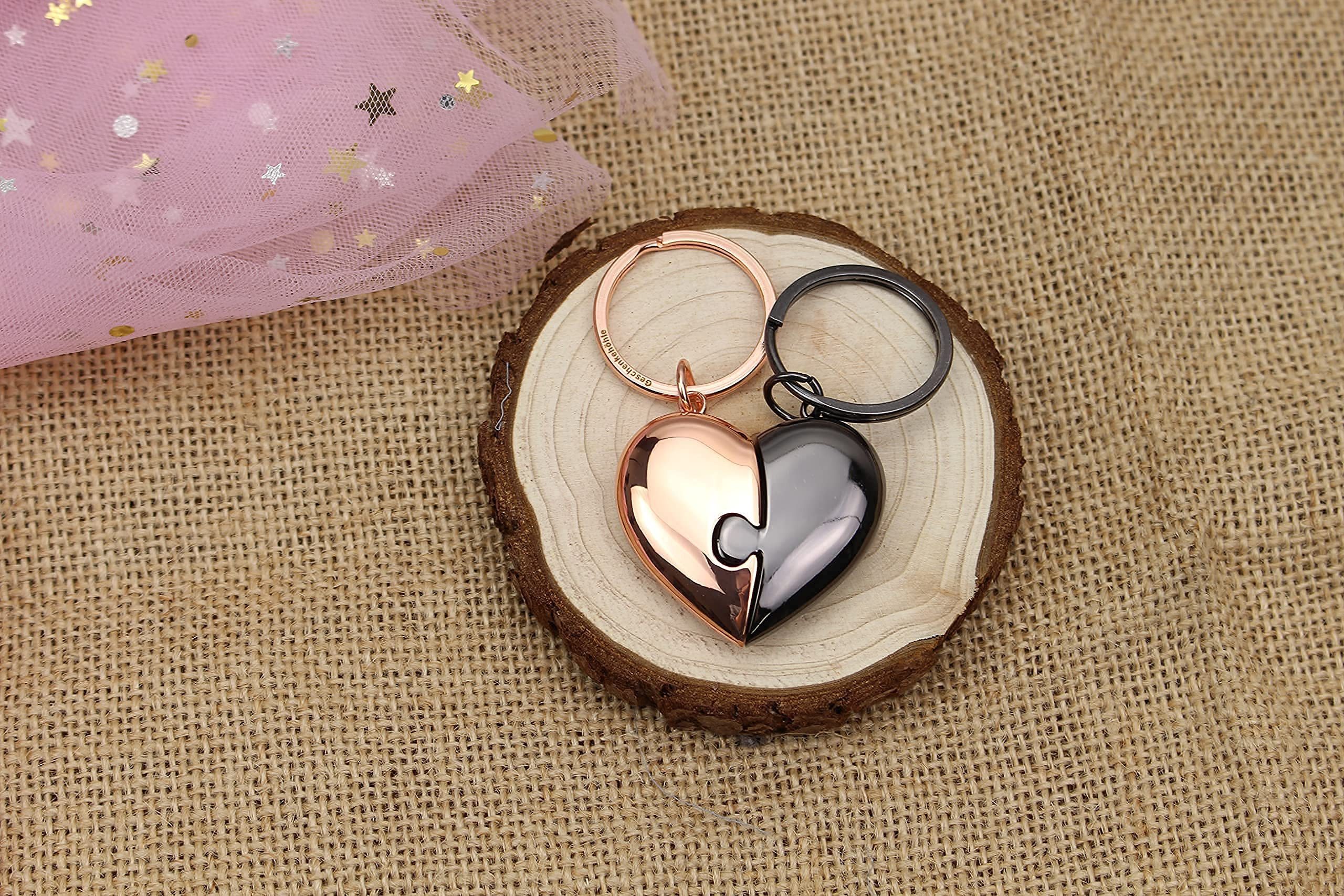 Geschenkehöhle Schlüsselanhänger Set Puzzle Herz Schlüsselanhänger für Paare I Lieblingsmenschen Geschenk, Zwei Hälften, getrennt getragen – ein Herz, für immer – Bild 4 von 5